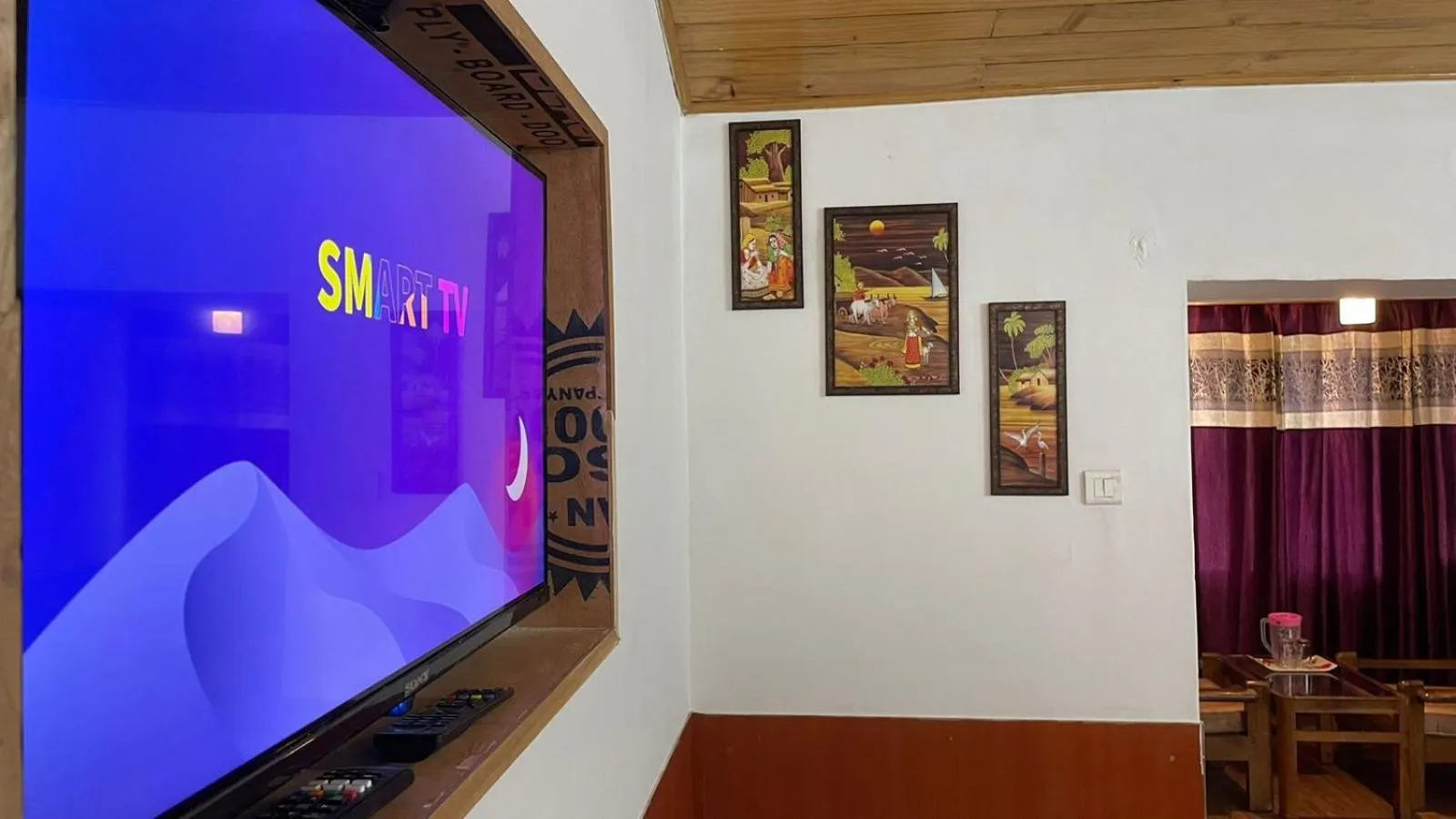 TV and multimedia in Hotel Hilltop At Mall Road Manali With Open Terrace