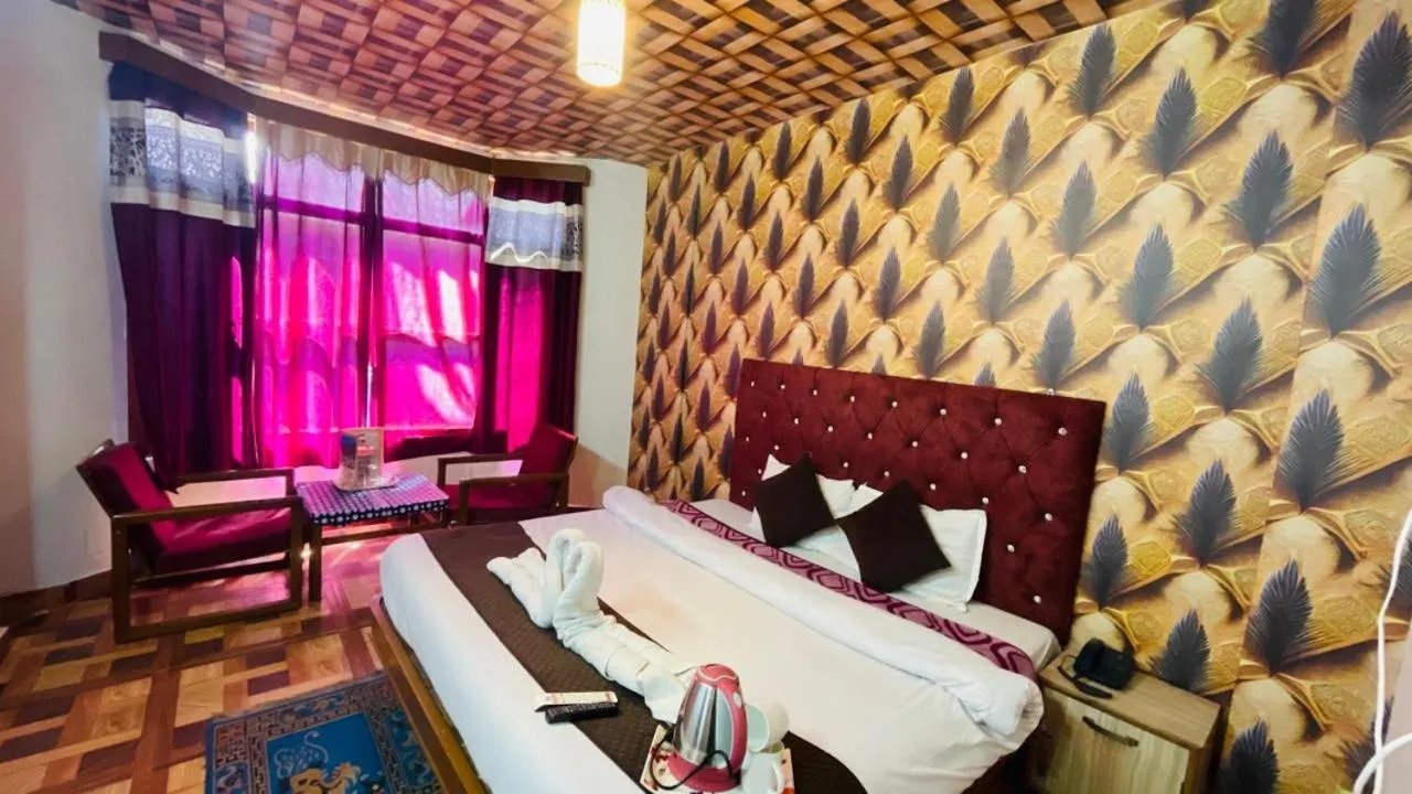 Bed in Hotel Hilltop At Mall Road Manali With Open Terrace