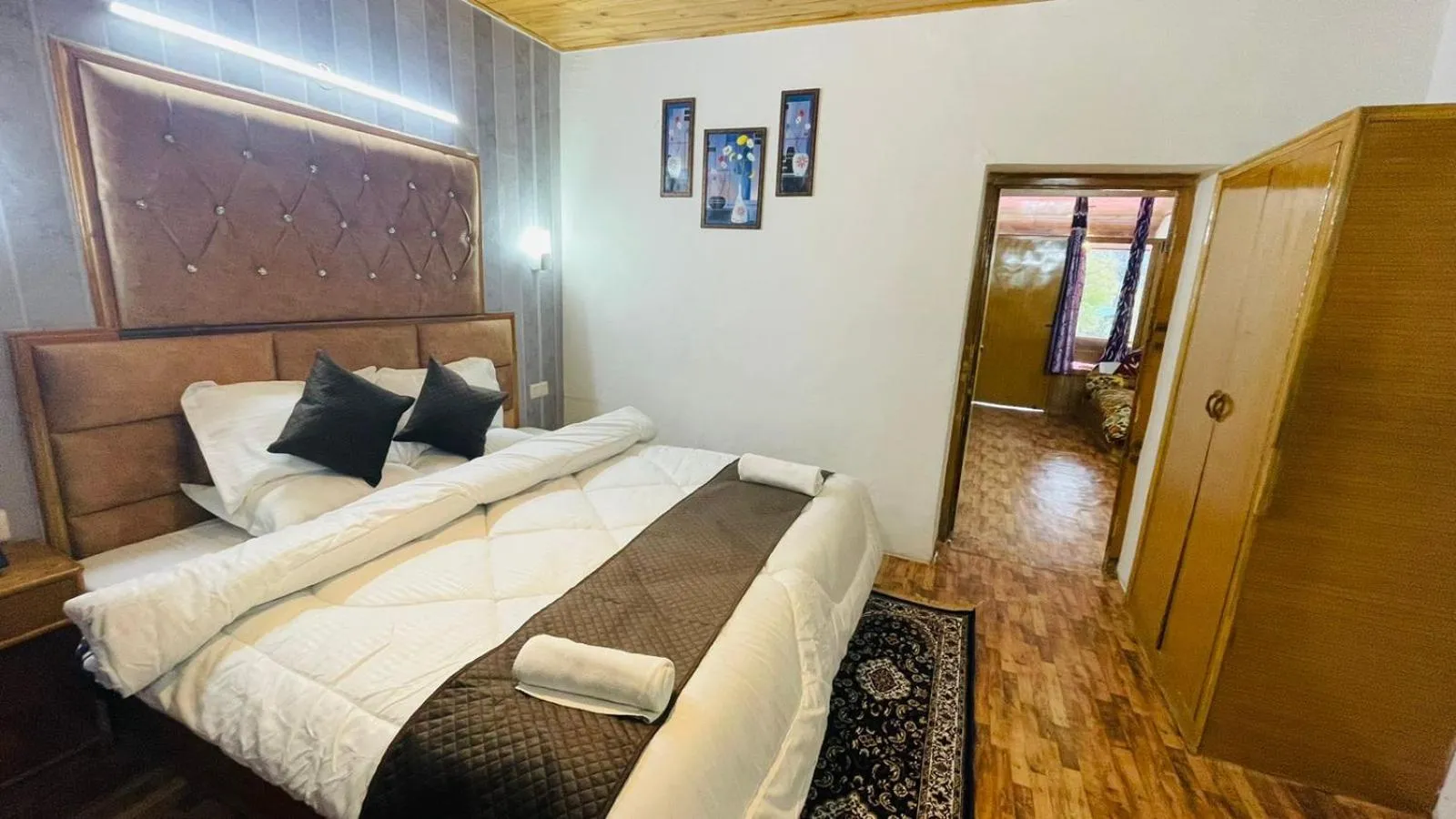 Photo of the whole room, Bed in Hotel Hilltop At Mall Road Manali With Open Terrace