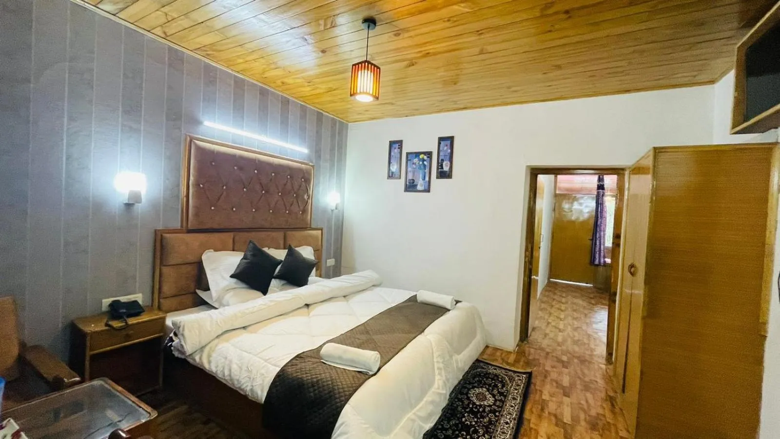 Bedroom, Bed in Hotel Hilltop At Mall Road Manali With Open Terrace