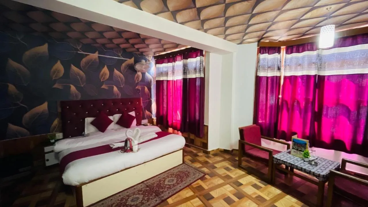 Bed in Hotel Hilltop At Mall Road Manali With Open Terrace