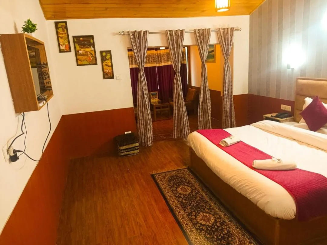 Bed in Hotel Hilltop At Mall Road Manali With Open Terrace