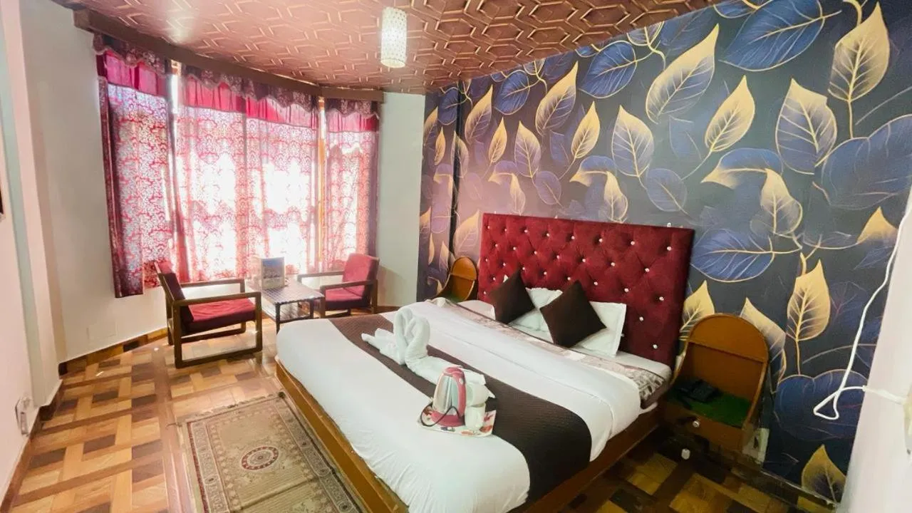 Bed in Hotel Hilltop At Mall Road Manali With Open Terrace