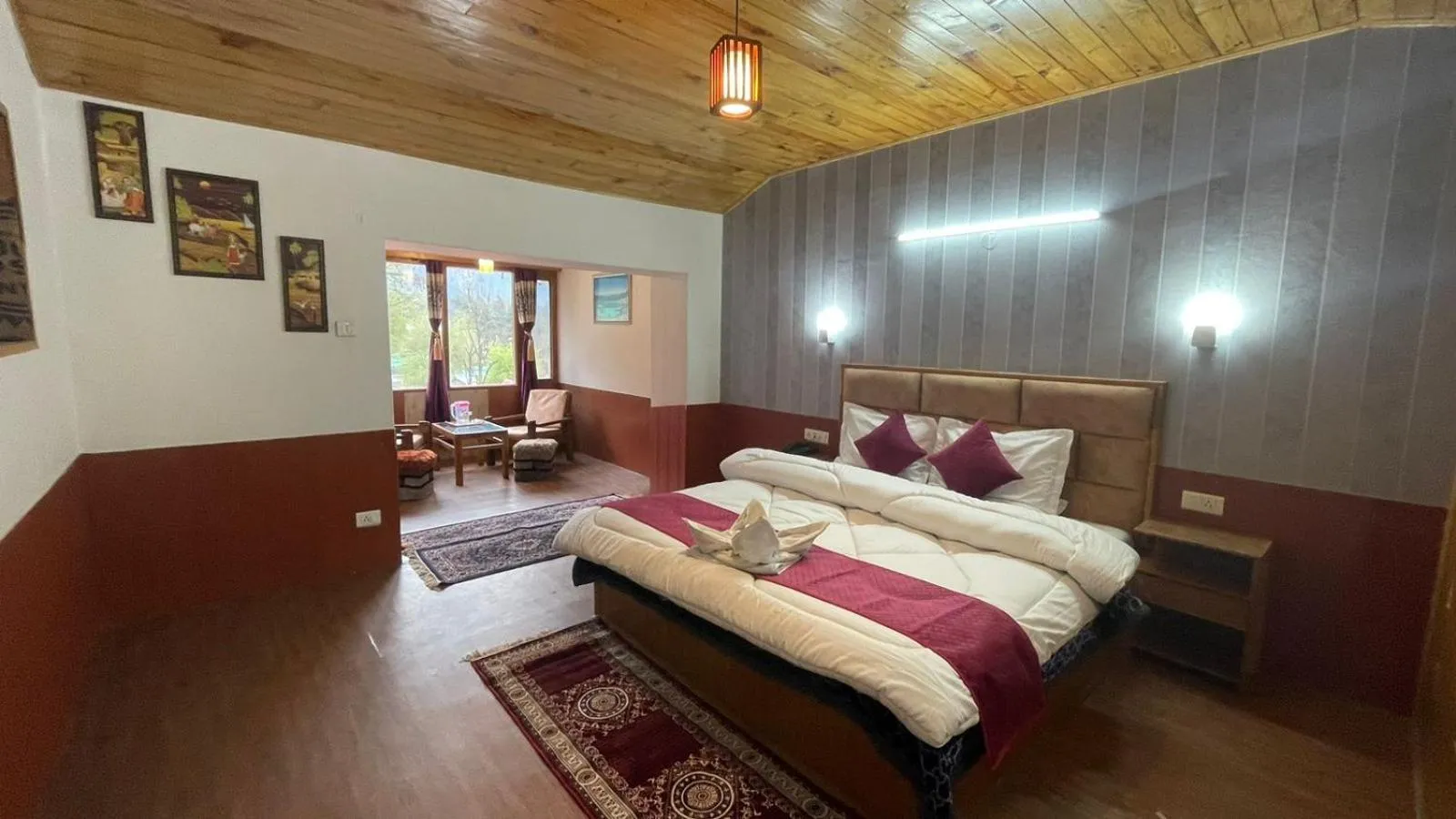 Living room, Bed in Hotel Hilltop At Mall Road Manali With Open Terrace