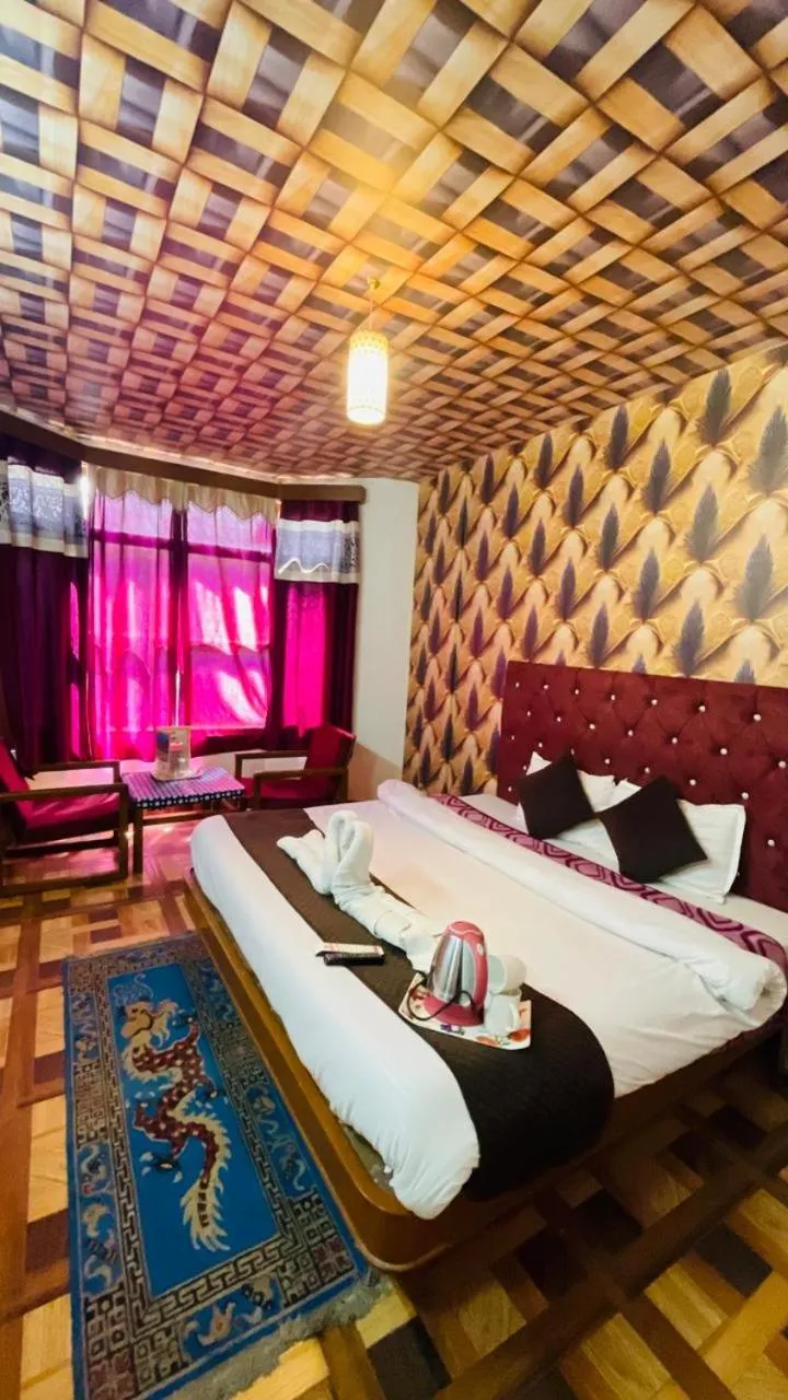 Bed in Hotel Hilltop At Mall Road Manali With Open Terrace