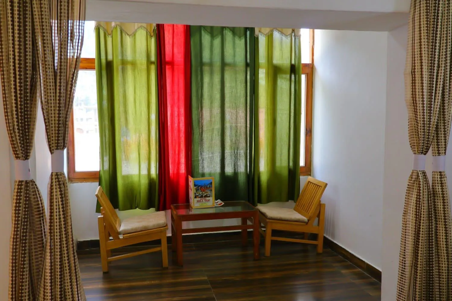 Hotel Hilltop At Mall Road Manali With Open Terrace