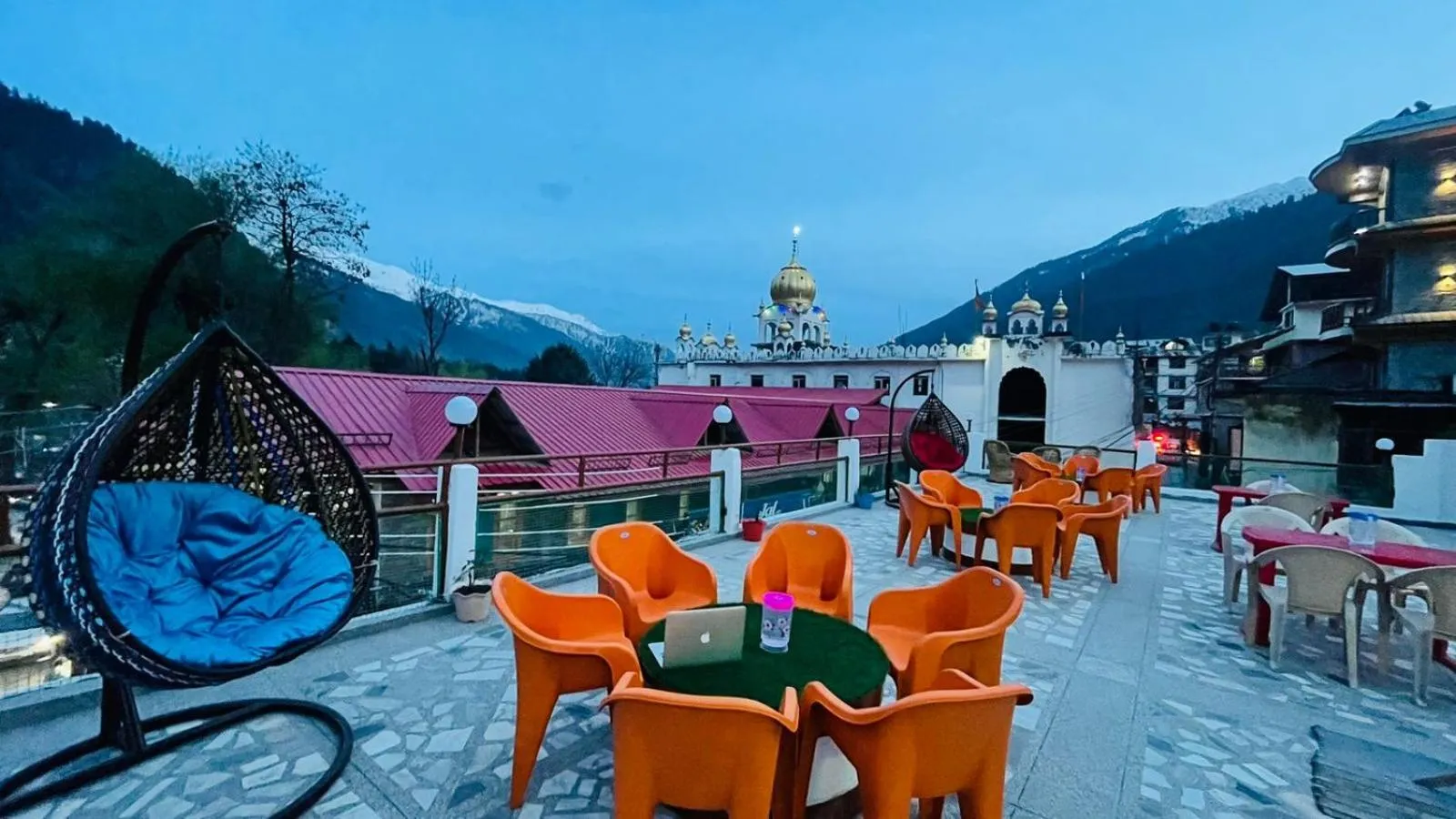 Hotel Hilltop At Mall Road Manali With Open Terrace