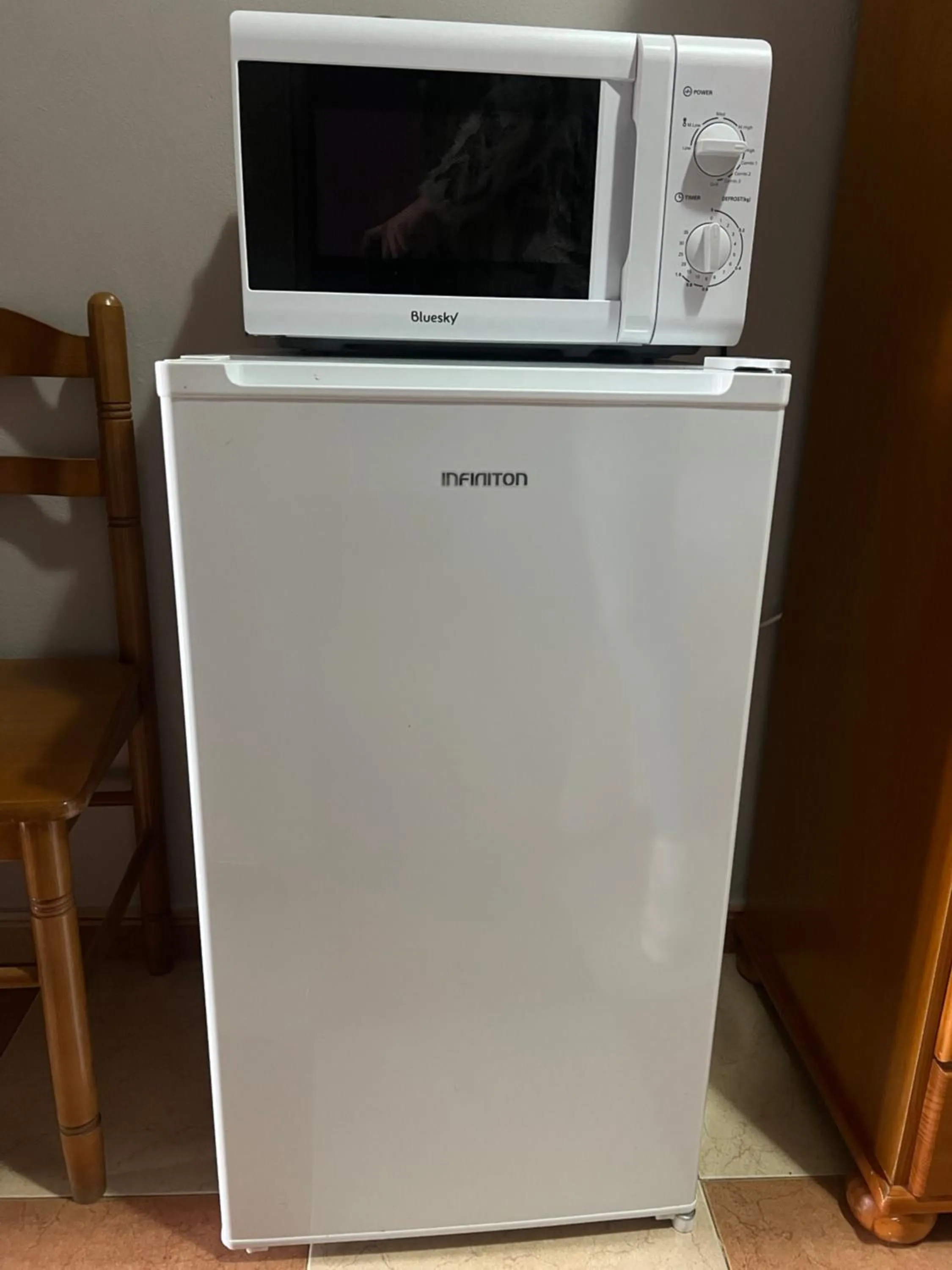microwave in Hostal Andalucia de Arcos