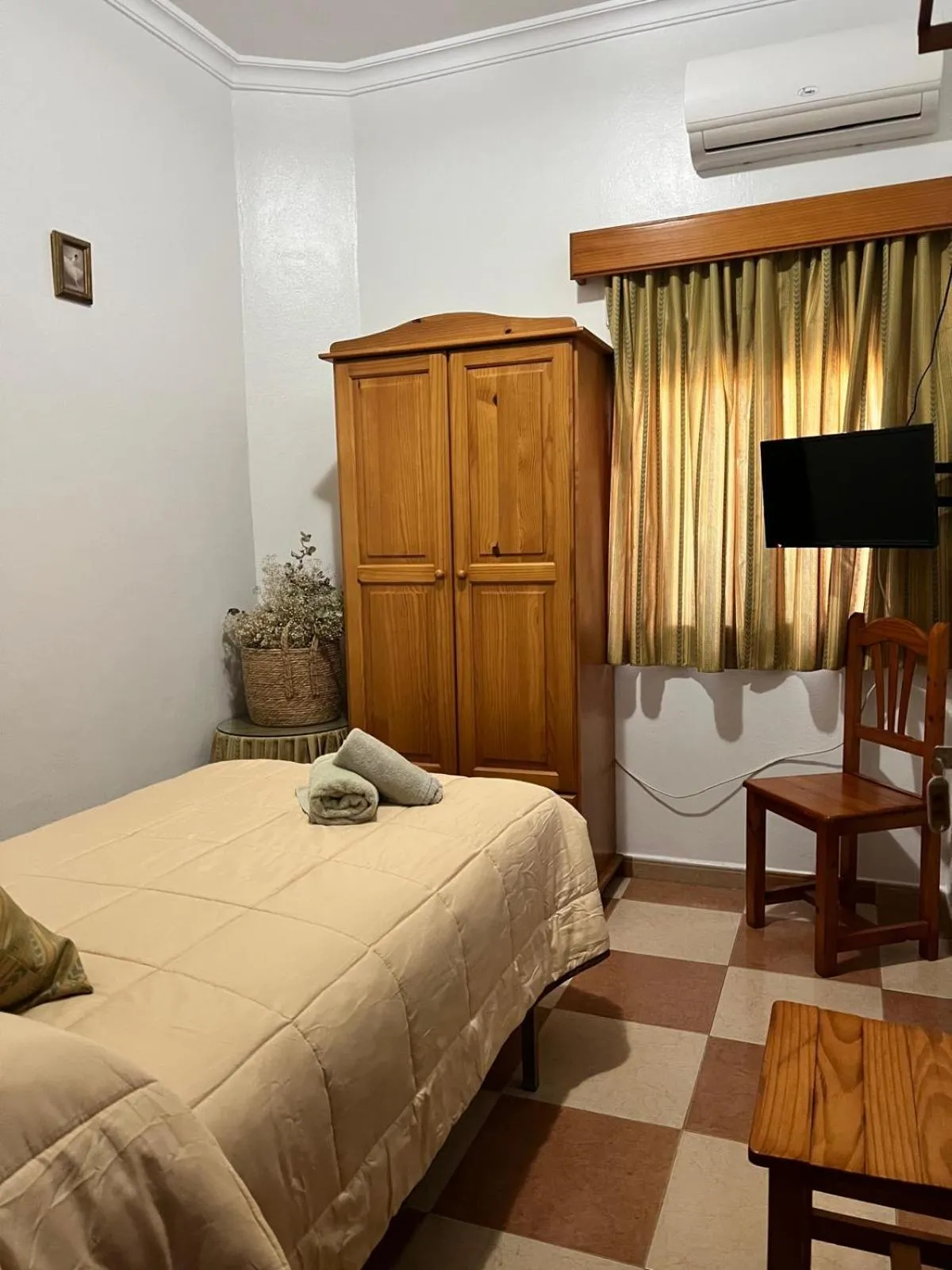 Bed in Hostal Andalucia de Arcos