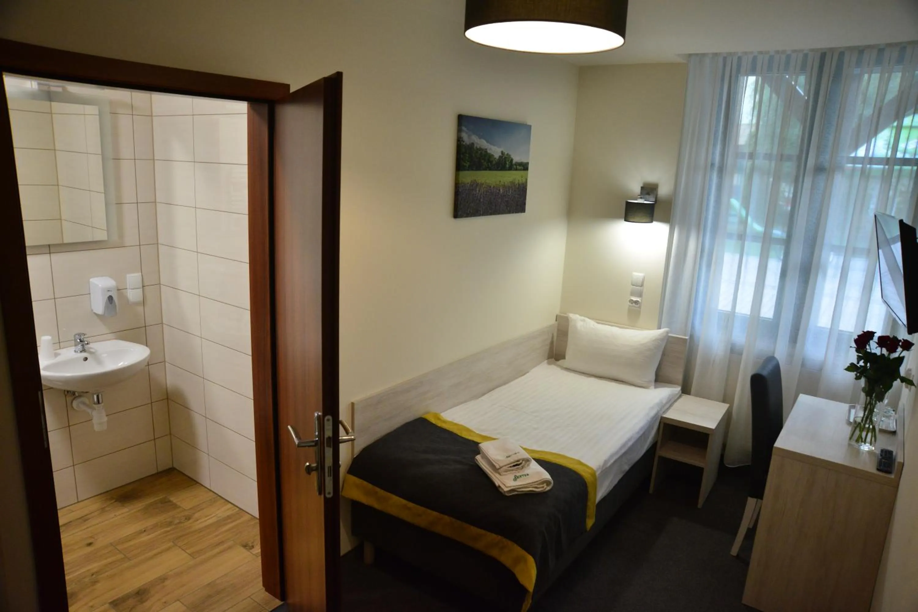 Bed in Centrum Restauracyjno-Hotelowe Florres