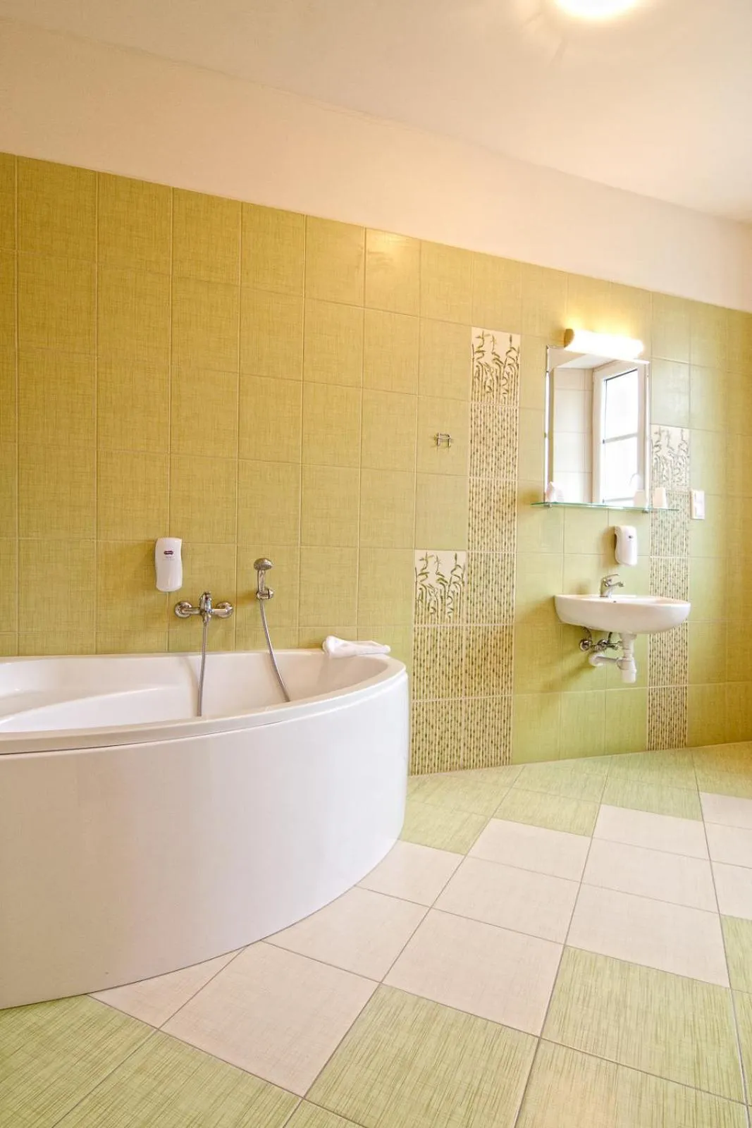 Bathroom in Centrum Restauracyjno-Hotelowe Florres