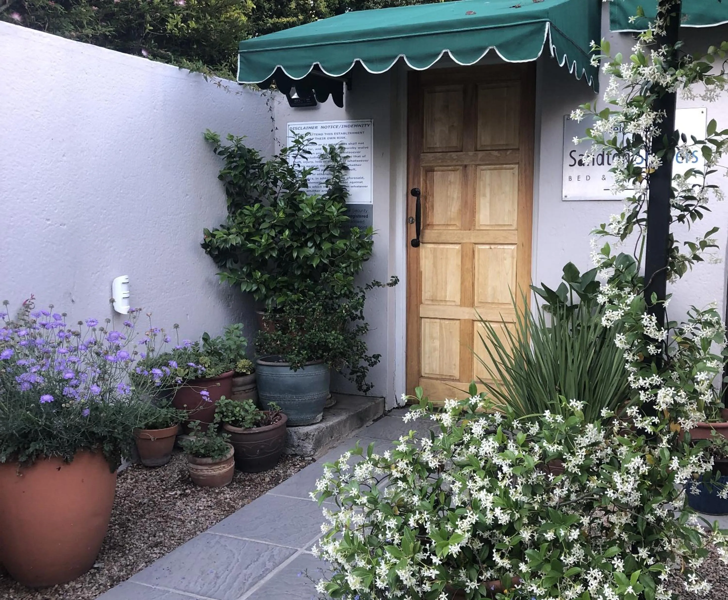 Facade/entrance in Sandton Slippers