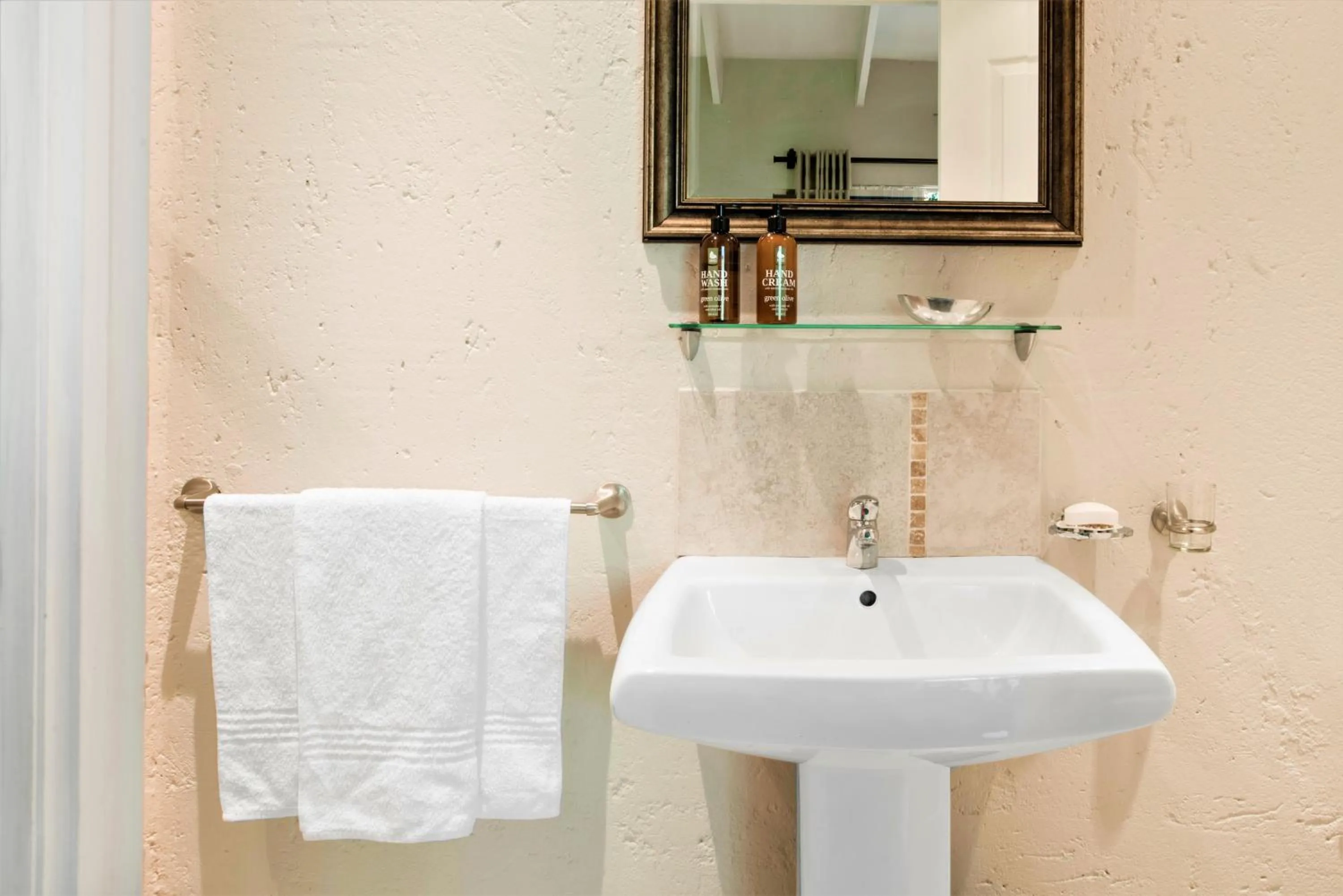 Bathroom in Sandton Slippers