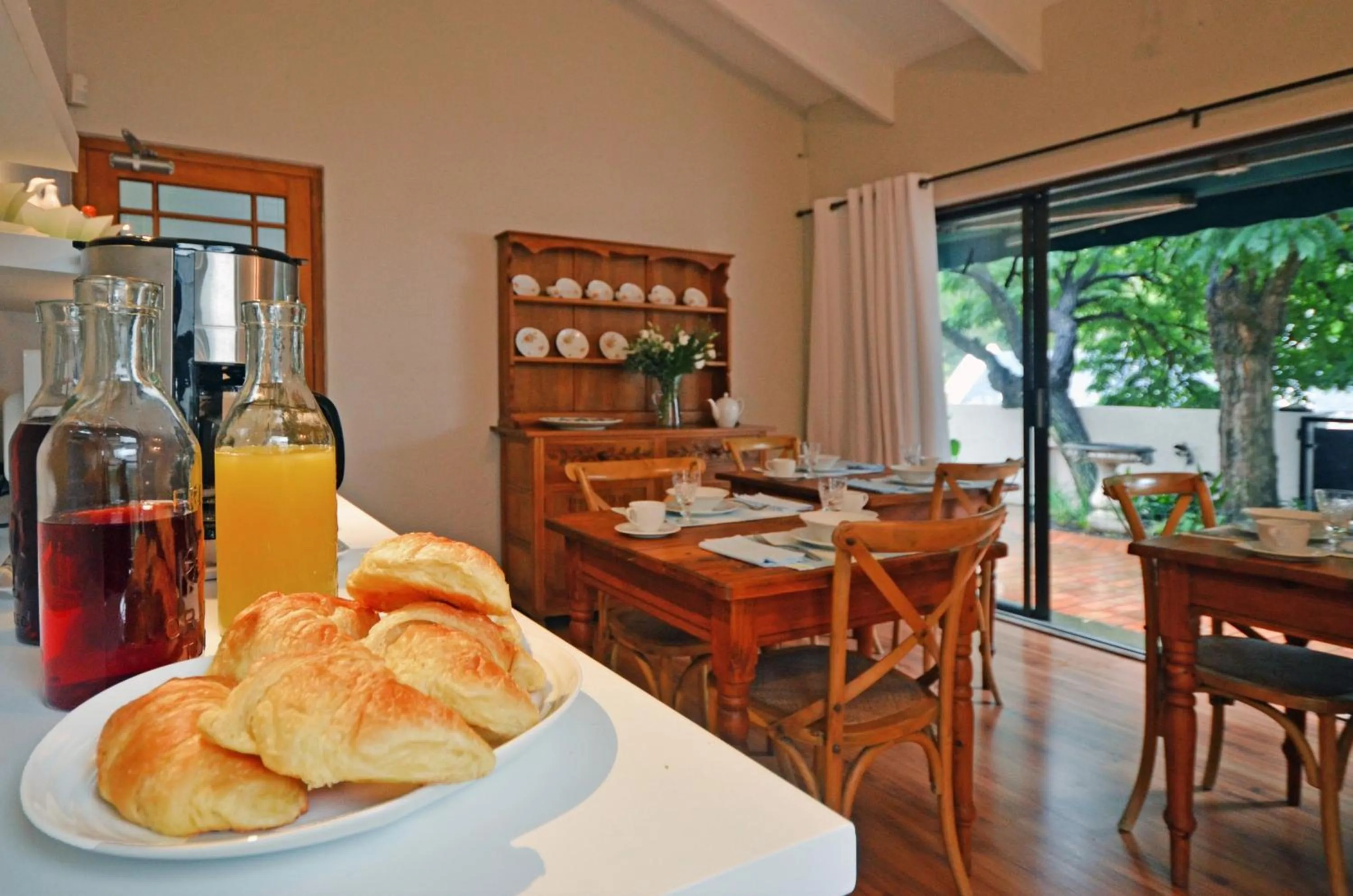 Breakfast in Sandton Slippers