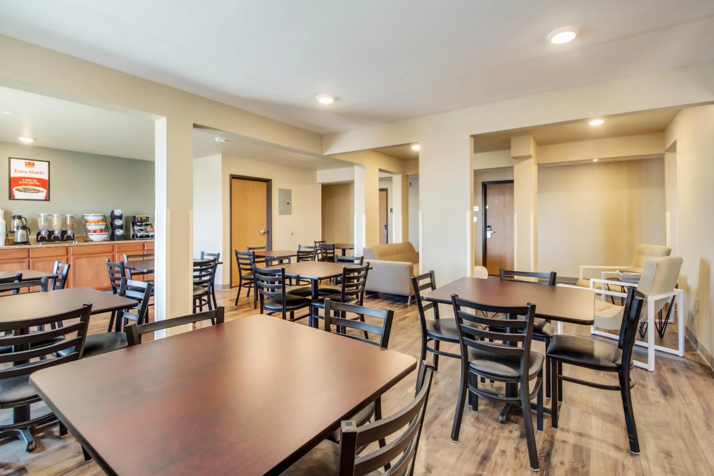 Continental breakfast in Econo Lodge Burlington I-70