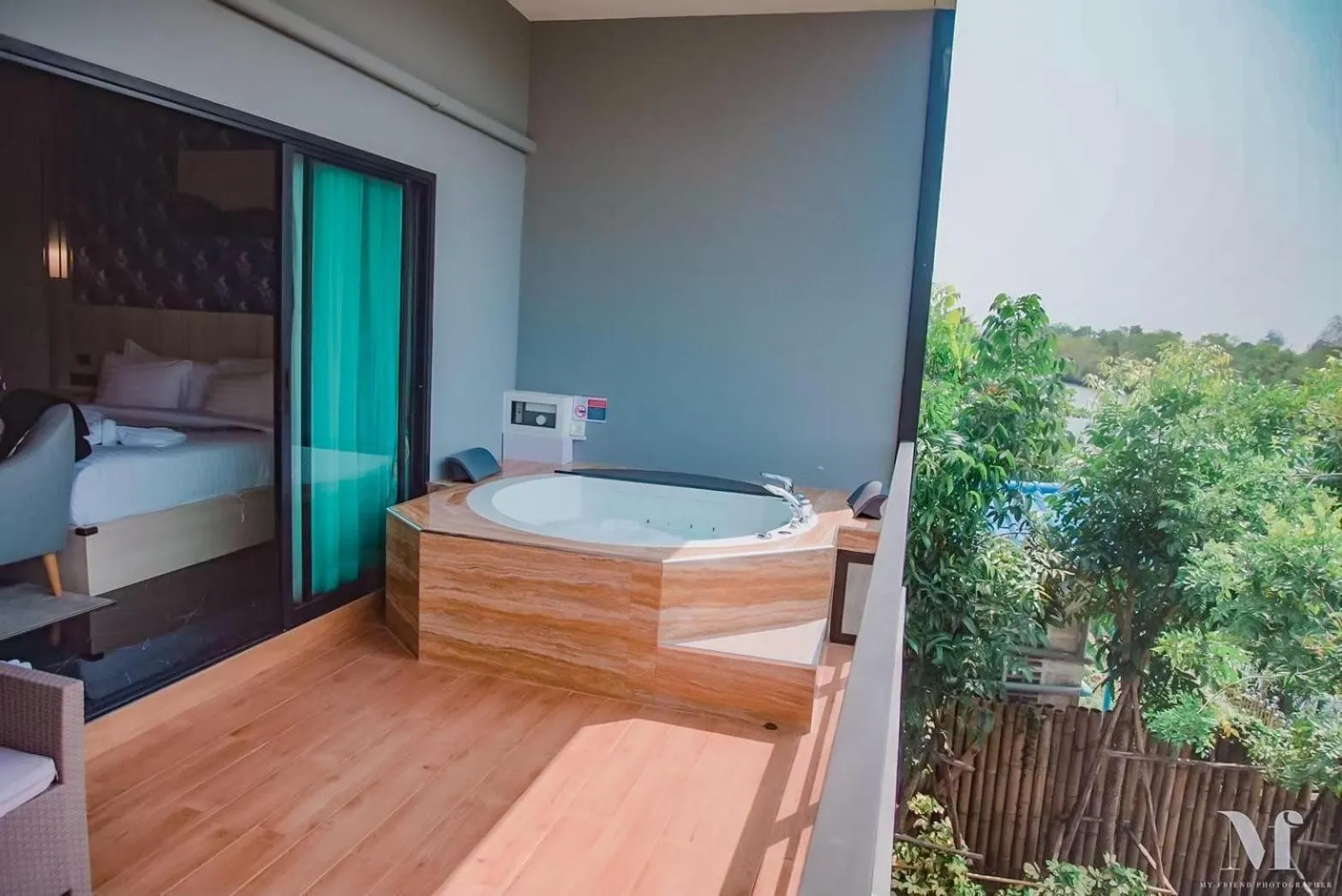 View (from property/room), Bed in Phuengluang Riverside Hotel Chanthaburi