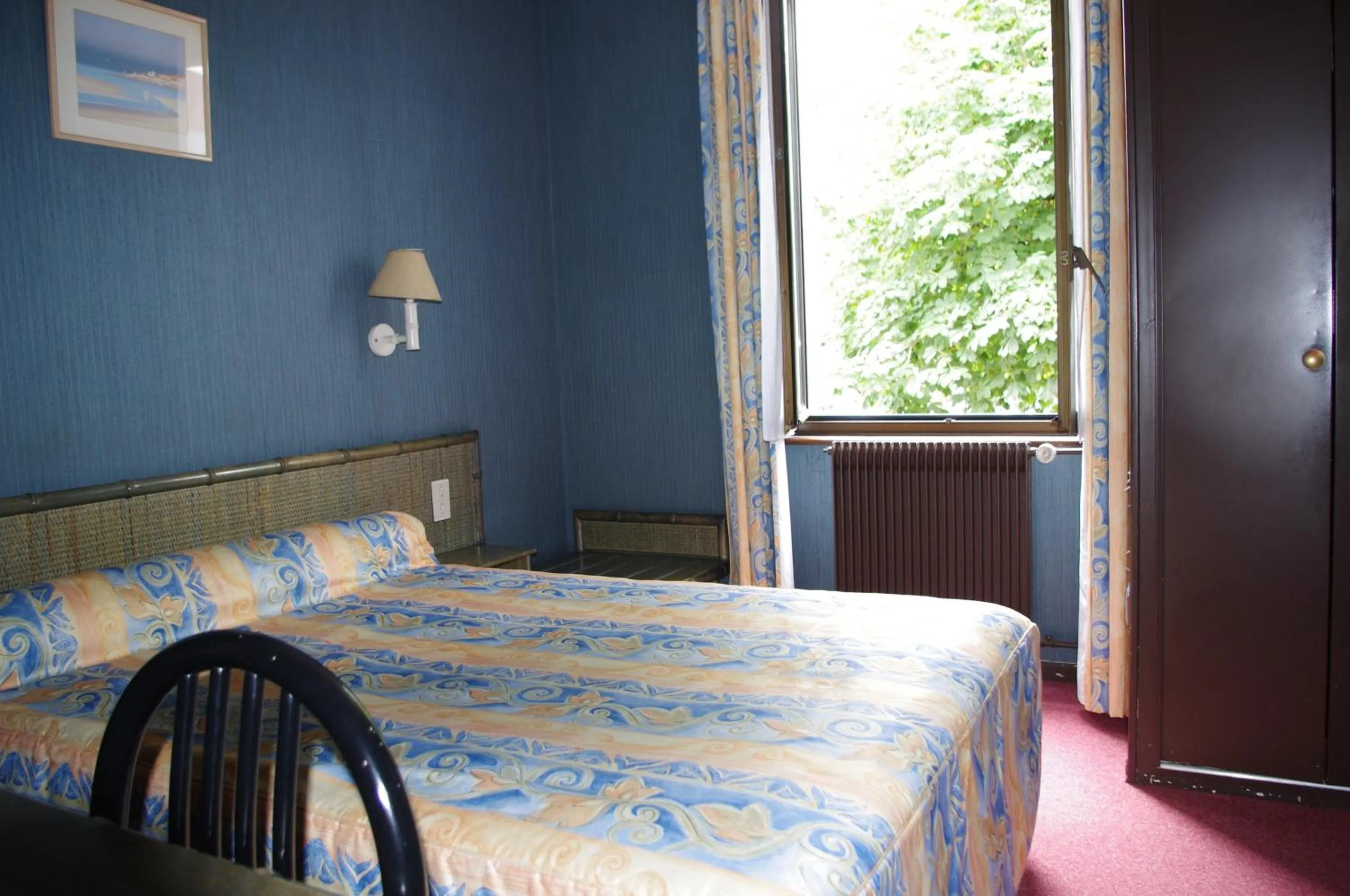Photo of the whole room, Bed in Hôtel du Lion