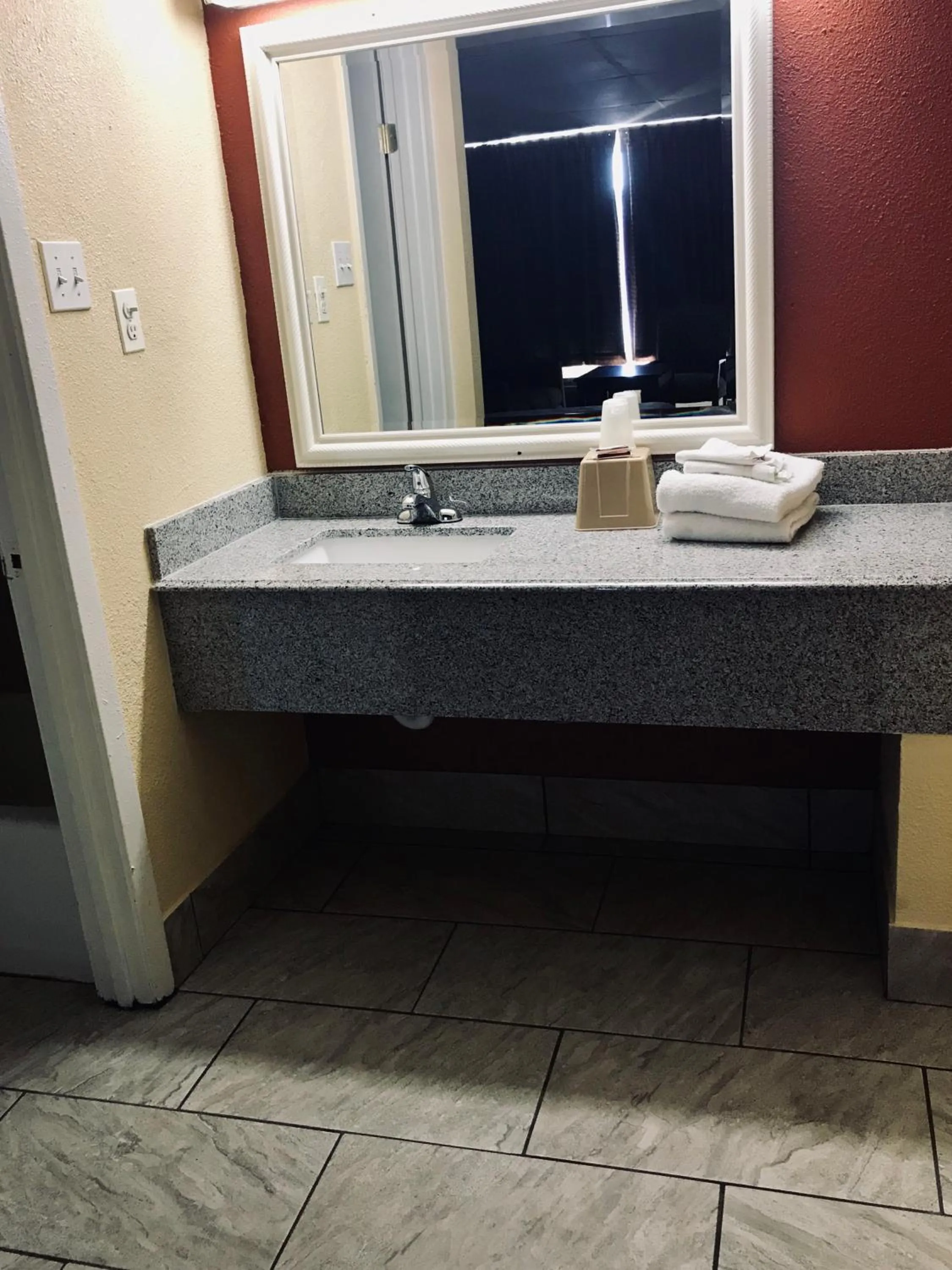 Bathroom in Executive Inn Texarkana