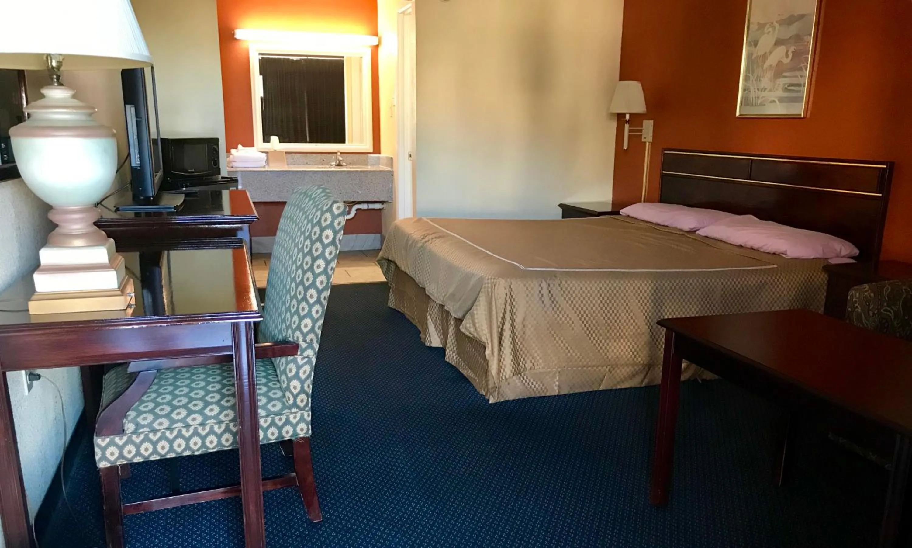 Bedroom, Bed in Executive Inn Texarkana