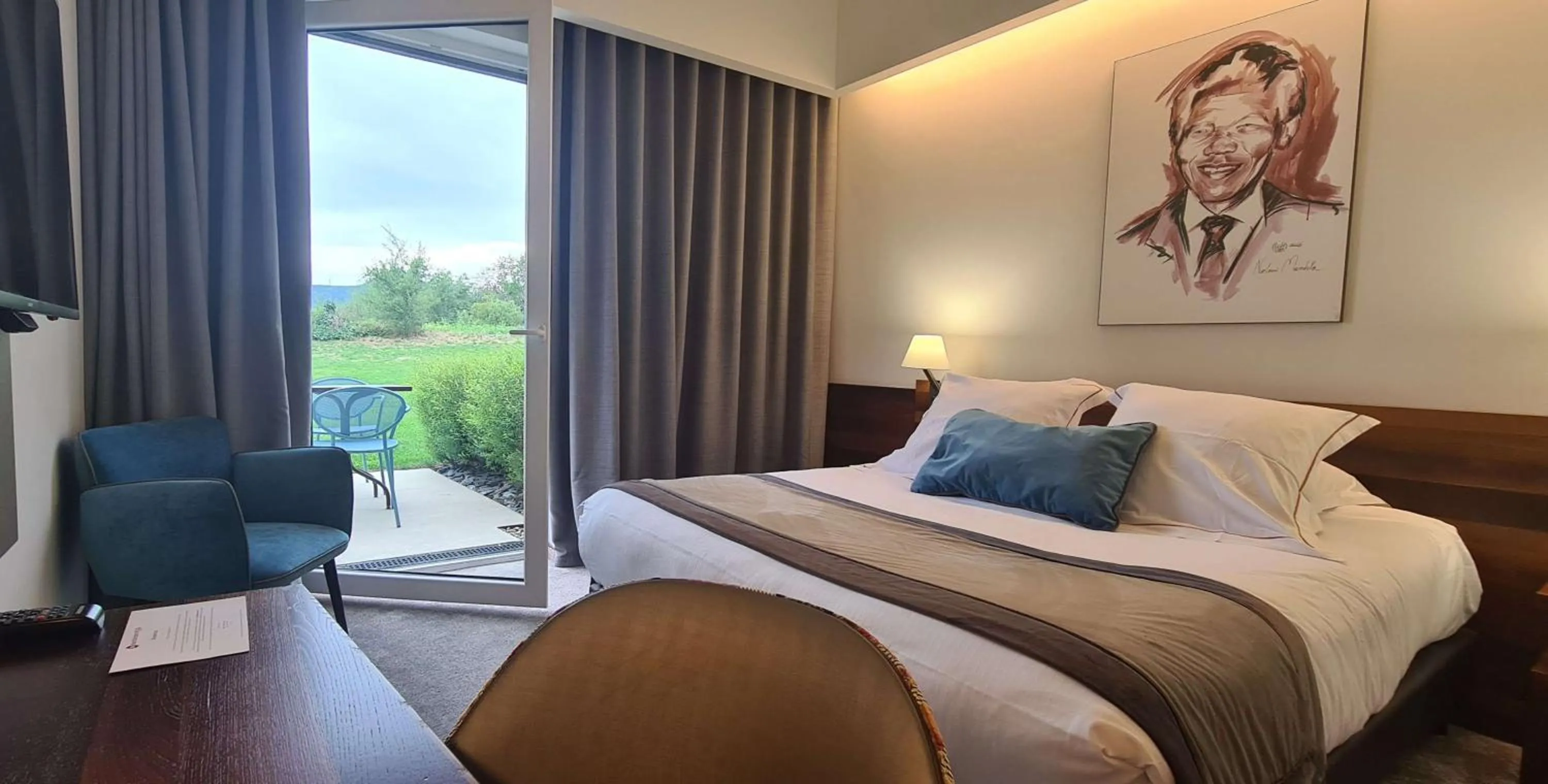 View (from property/room), Bed in Best Western Plus Hotel & Restaurant Les Humanistes Colmar Nord