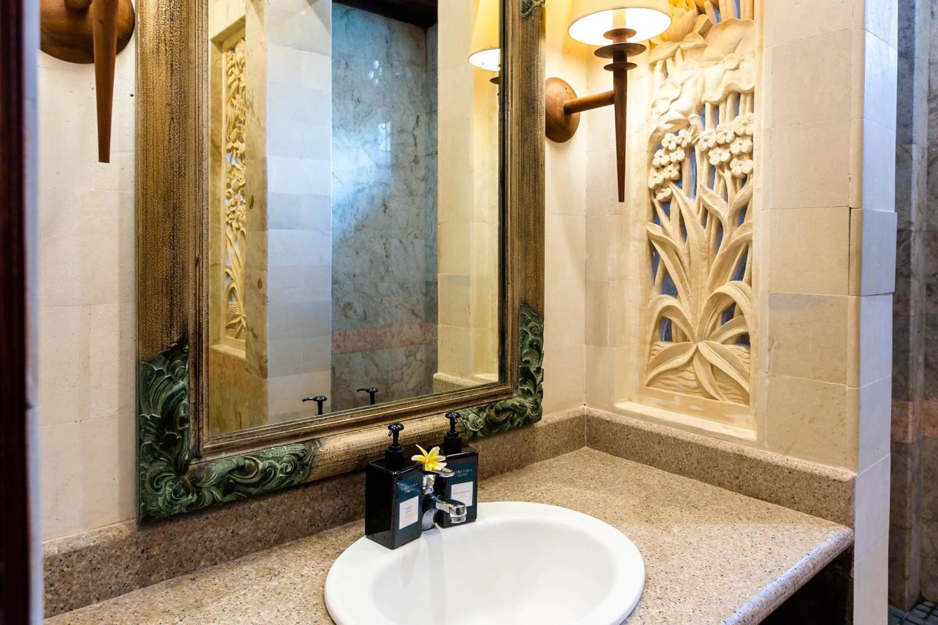 Shower in Starloka Saba Bali Hotel