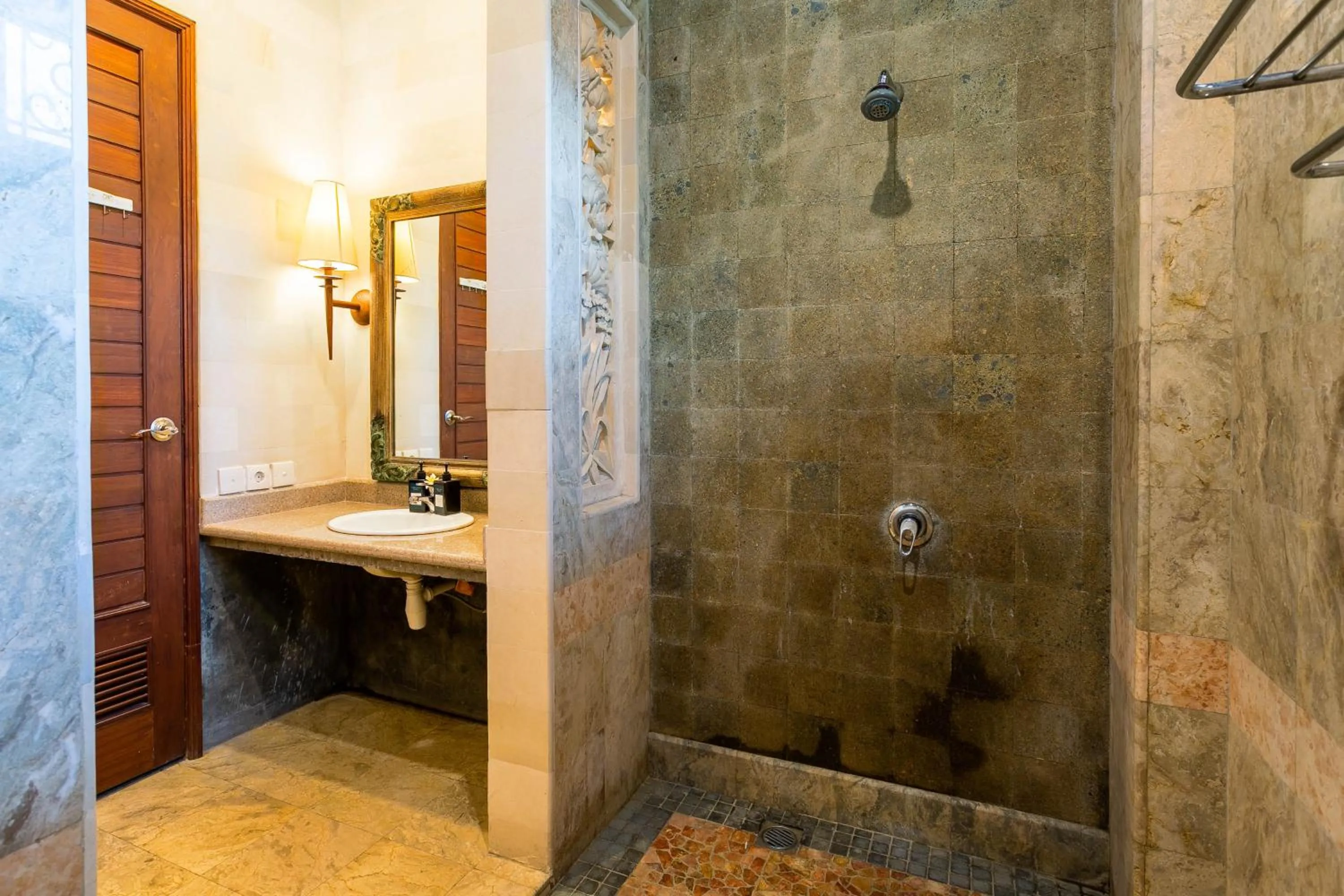 Shower in Starloka Saba Bali Hotel