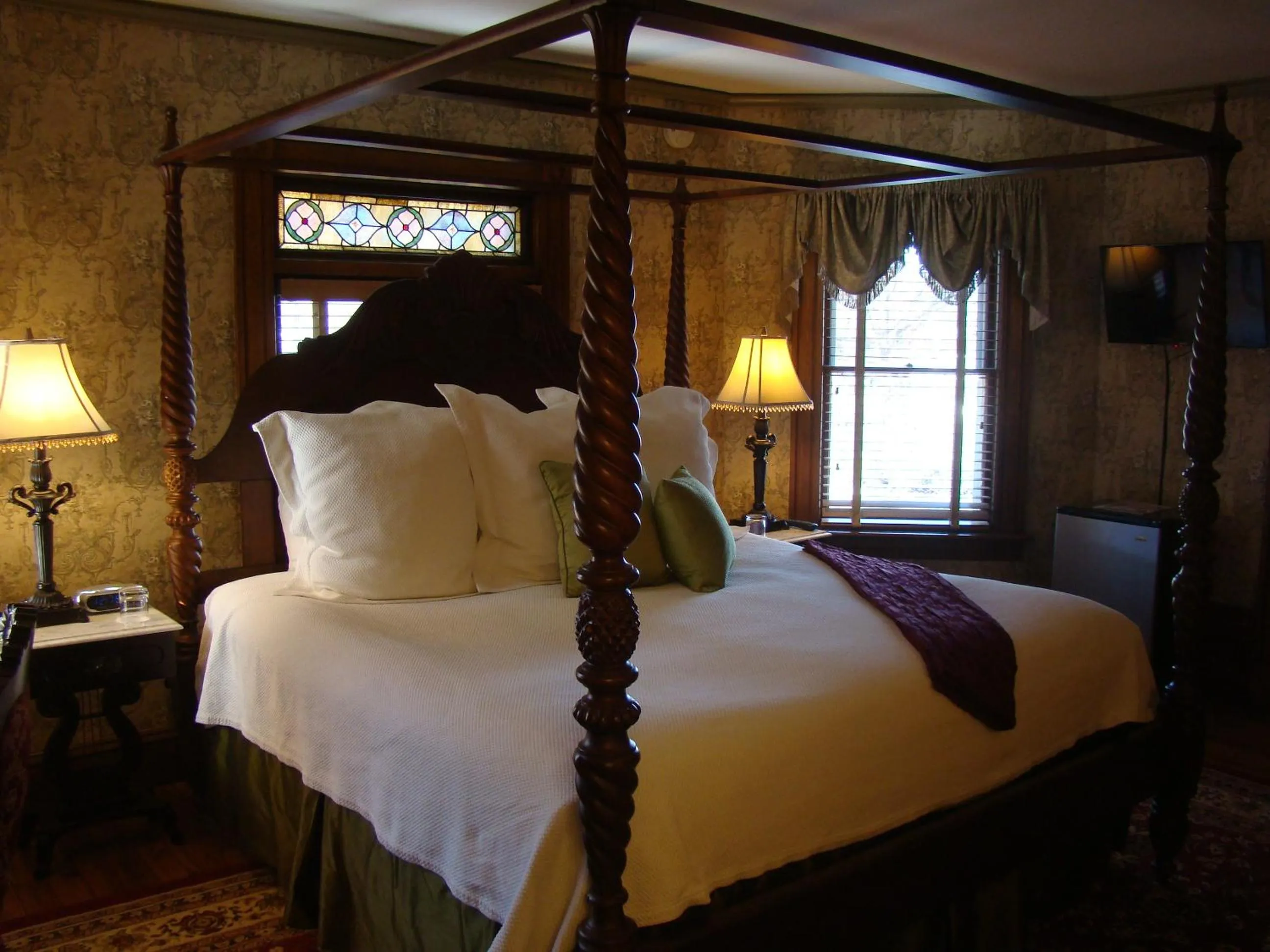 Bed in The Village Inn of Woodstock