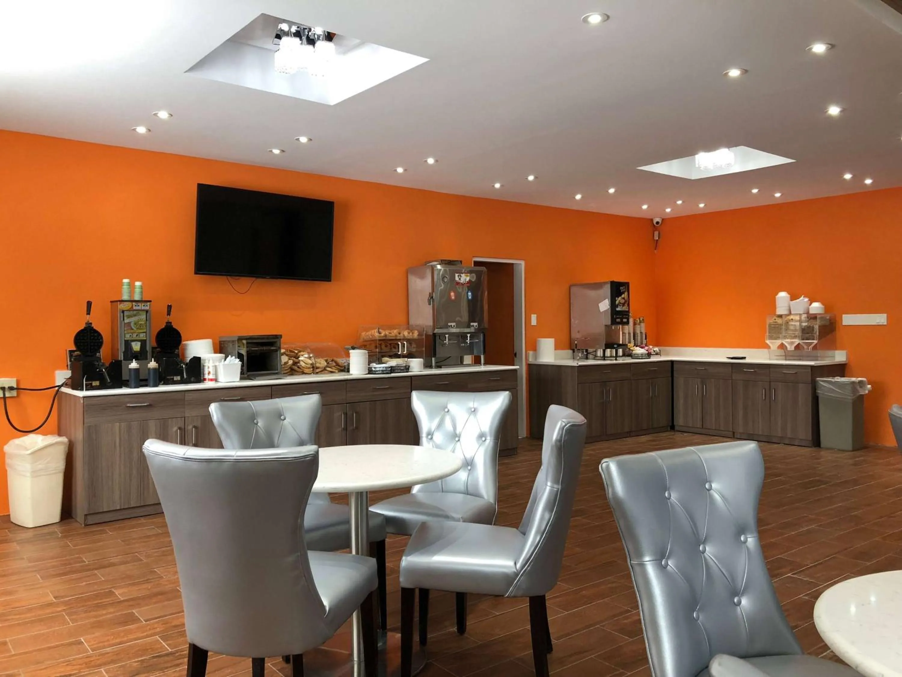 Restaurant/Places to Eat in Howard Johnson by Wyndham Harrisburg