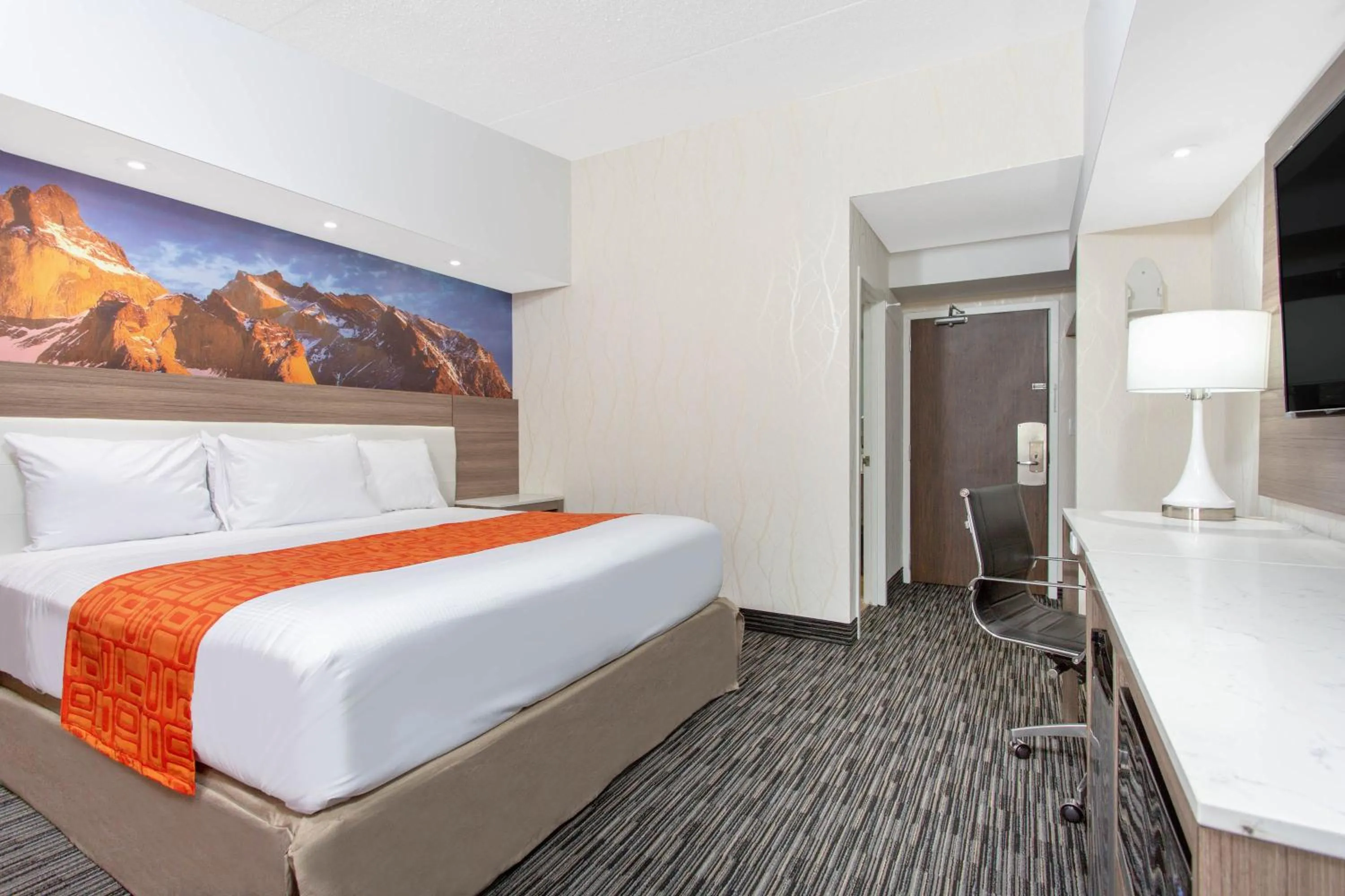 Photo of the whole room in Howard Johnson by Wyndham Harrisburg