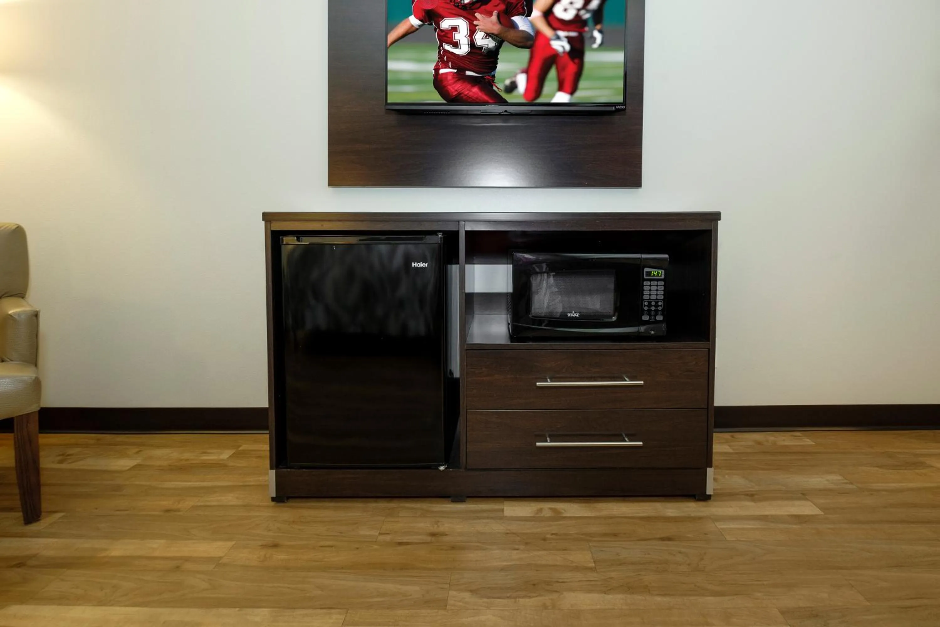 Photo of the whole room in Red Roof Inn Vermillion - U of South Dakota