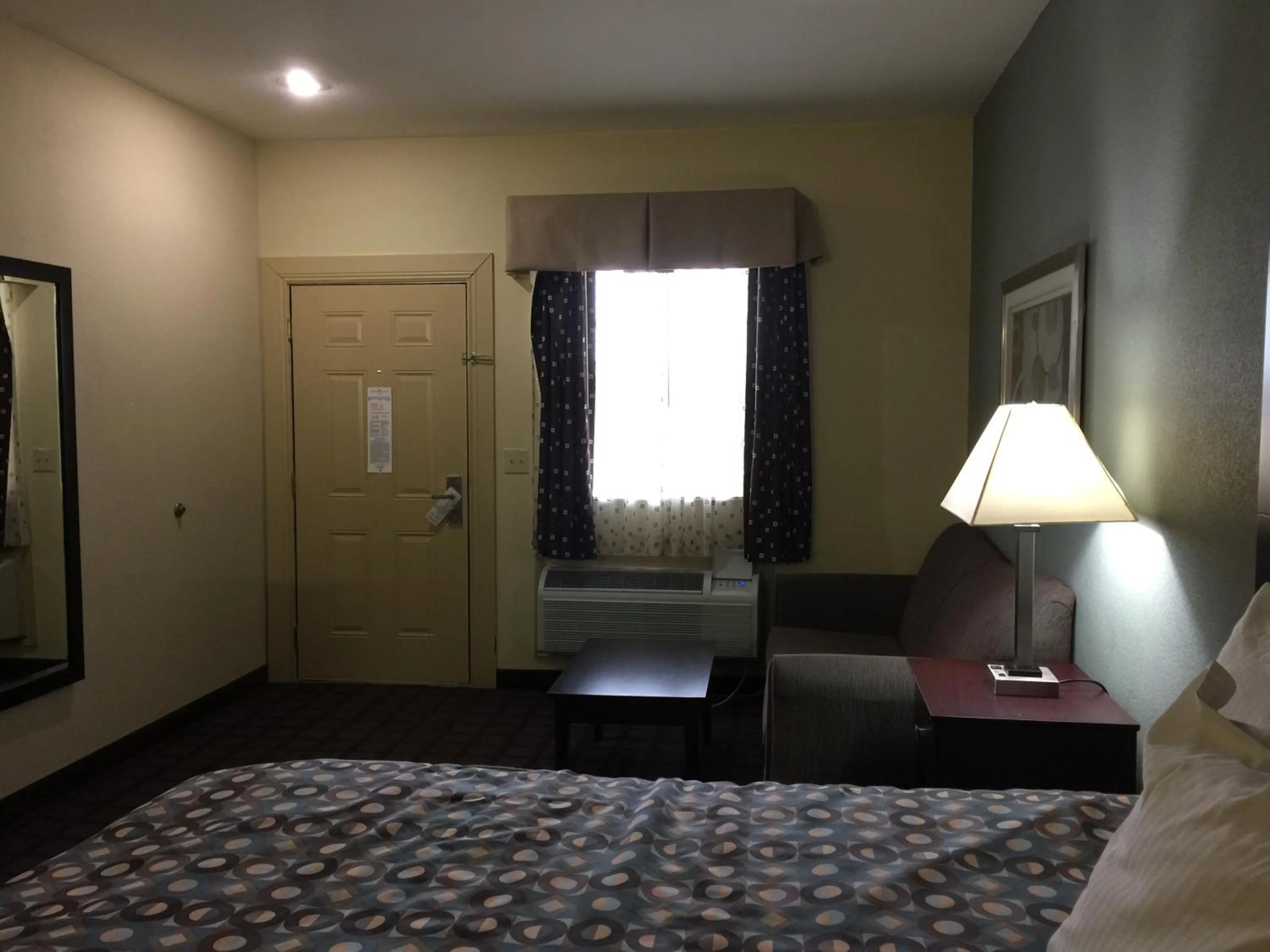 Bed in Pearsall Inn and Suites