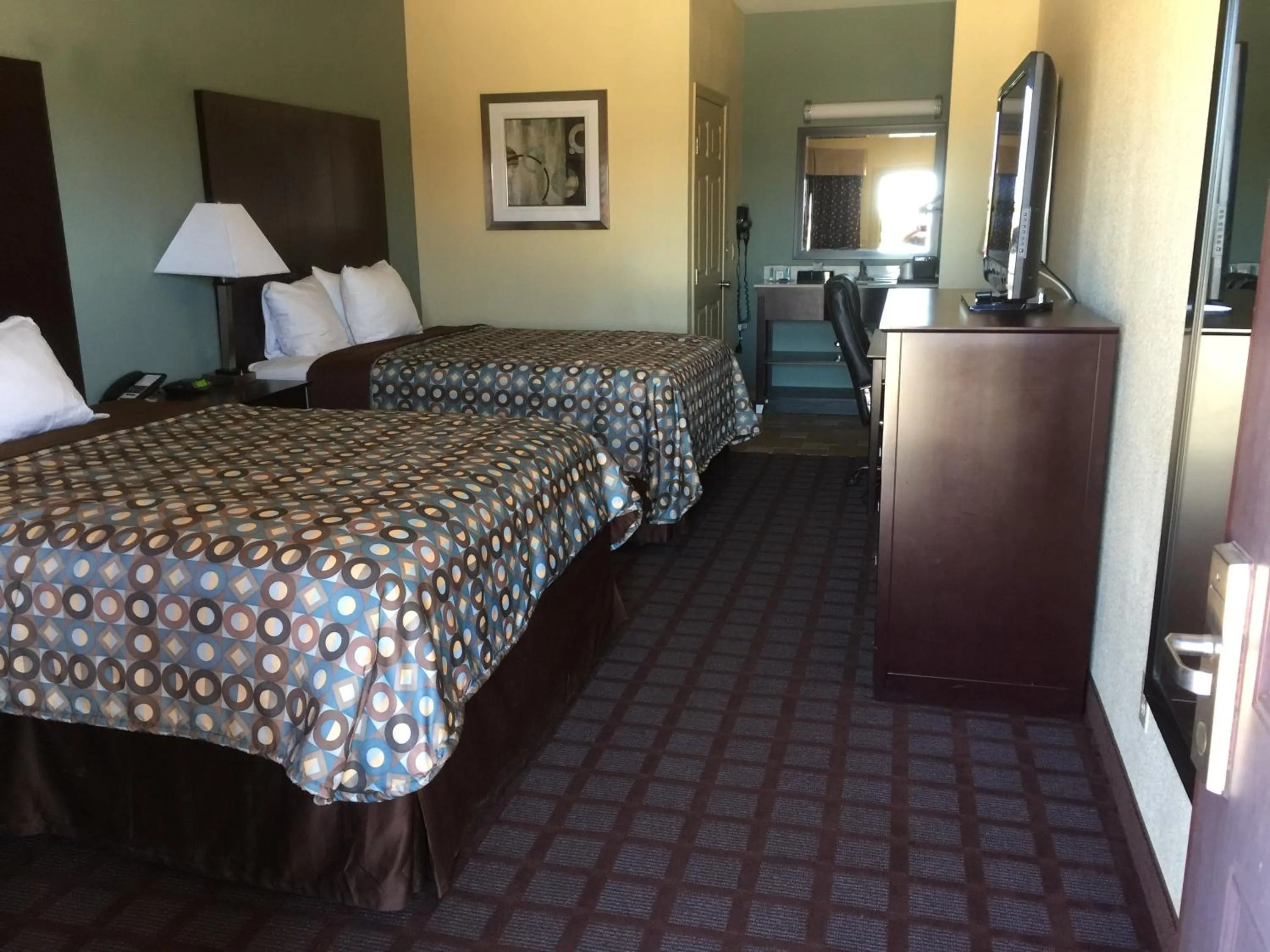 Property building, Bed in Pearsall Inn and Suites
