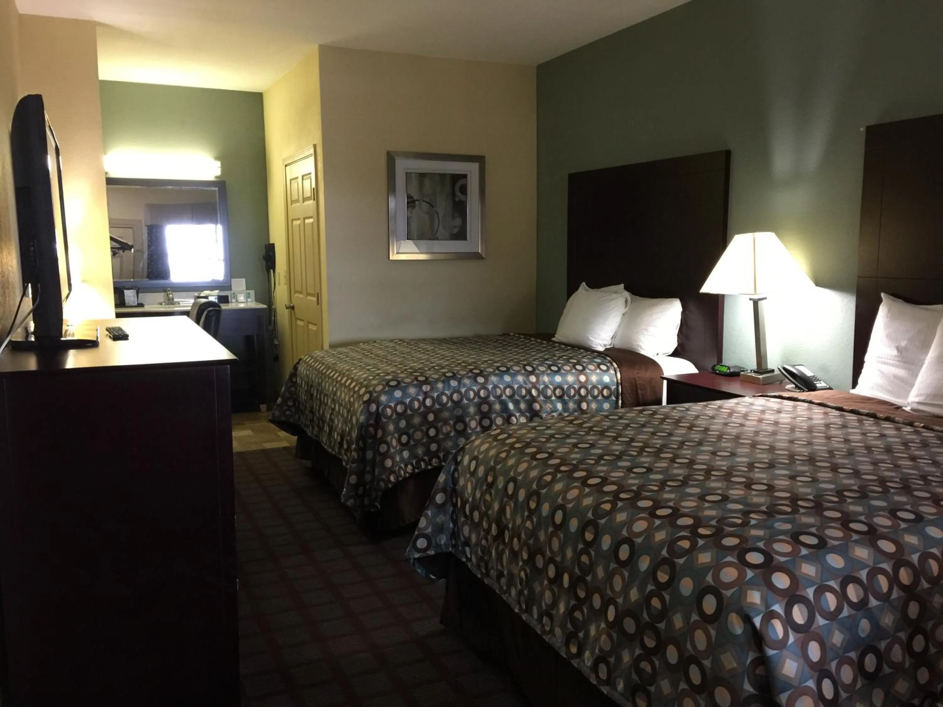 Bed in Pearsall Inn and Suites
