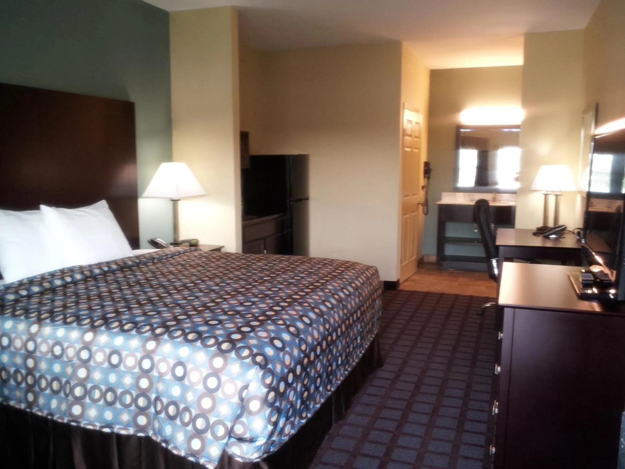 Photo of the whole room, Bed in Pearsall Inn and Suites