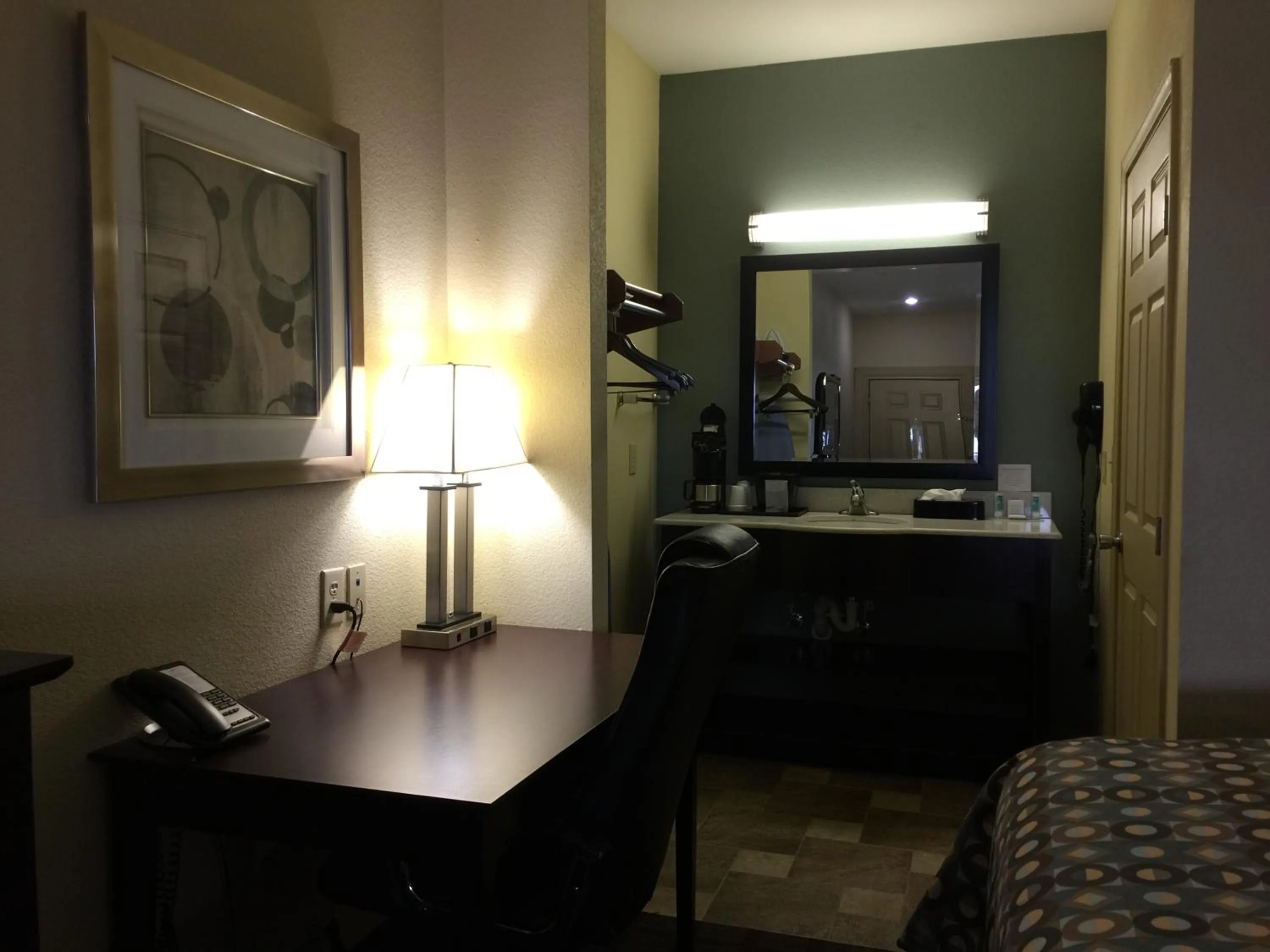 Bed in Pearsall Inn and Suites