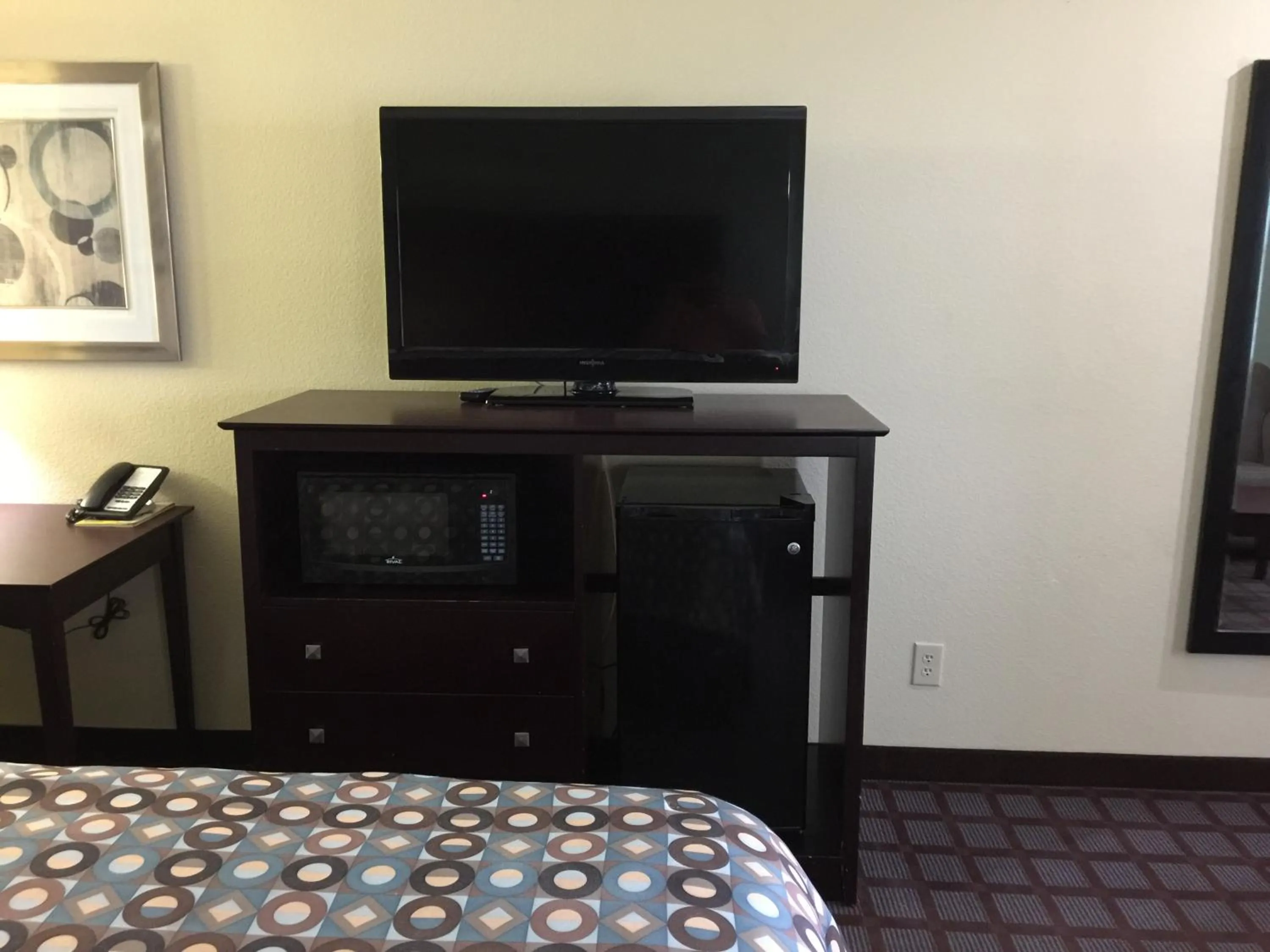 Pearsall Inn and Suites