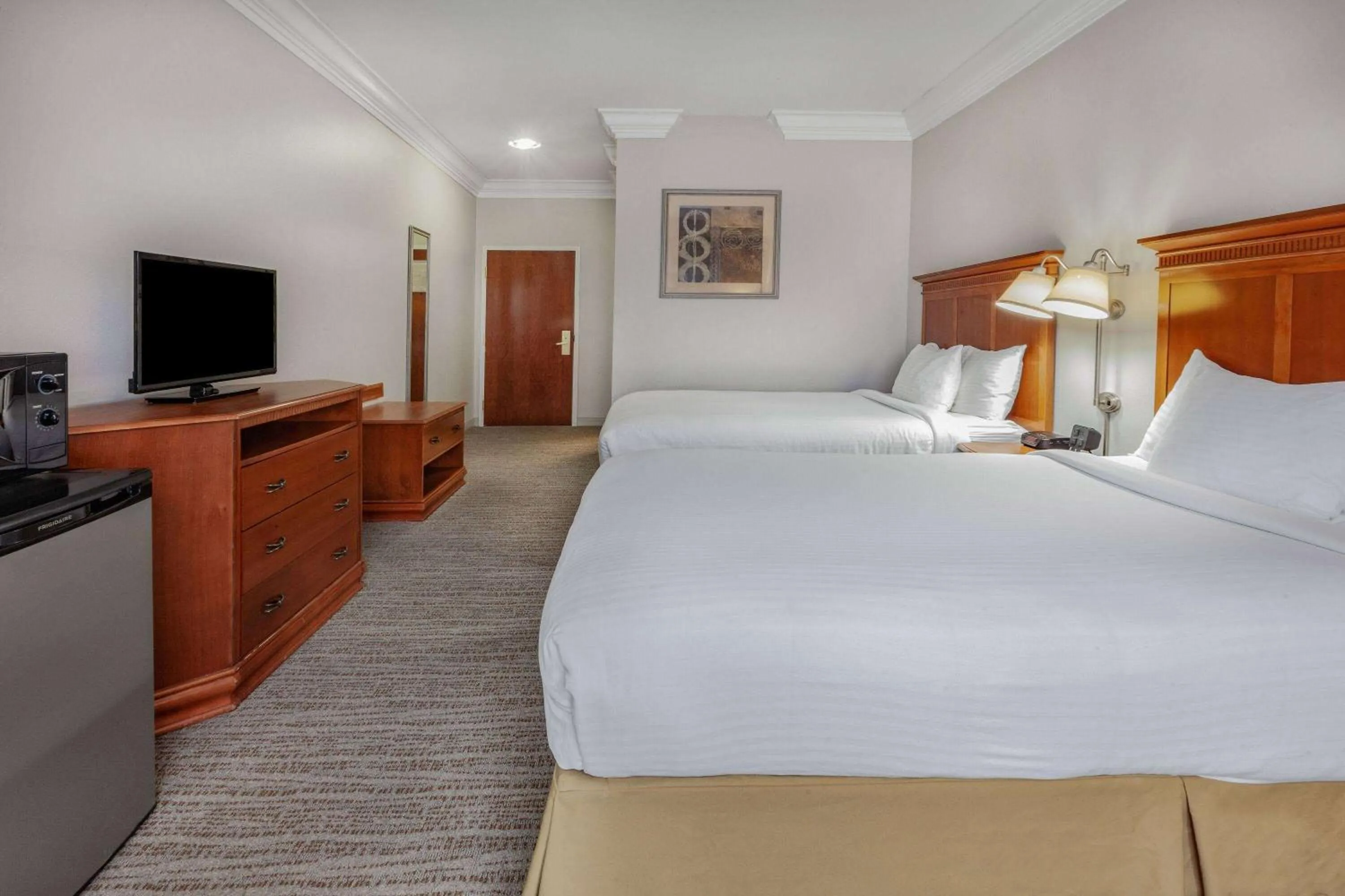 Photo of the whole room, Bed in Days Inn by Wyndham Alta Vista