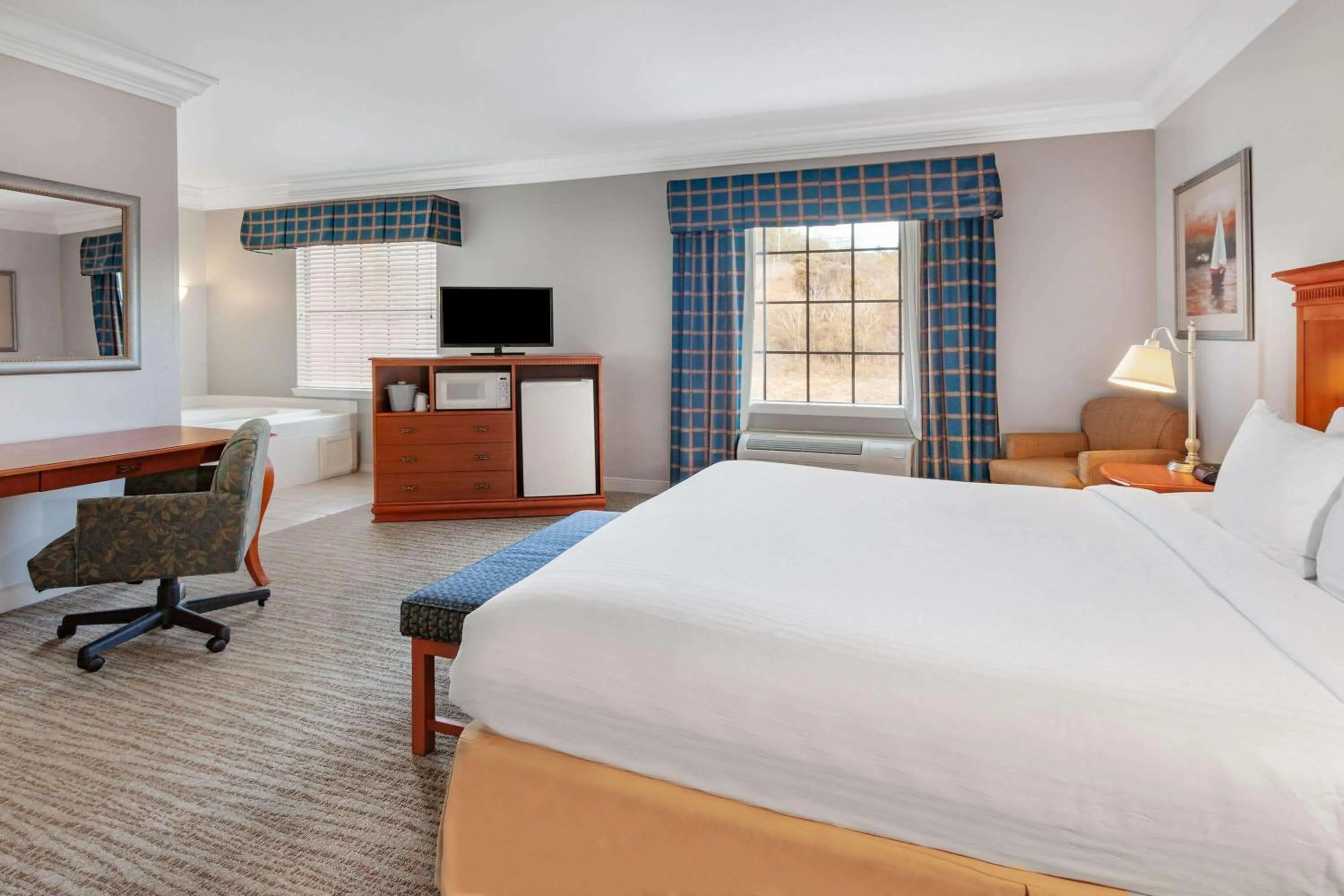 Photo of the whole room, Bed in Days Inn by Wyndham Alta Vista