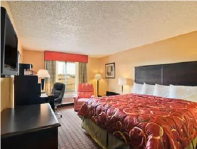 Photo of the whole room, Bed in Super 8 by Wyndham Texarkana AR