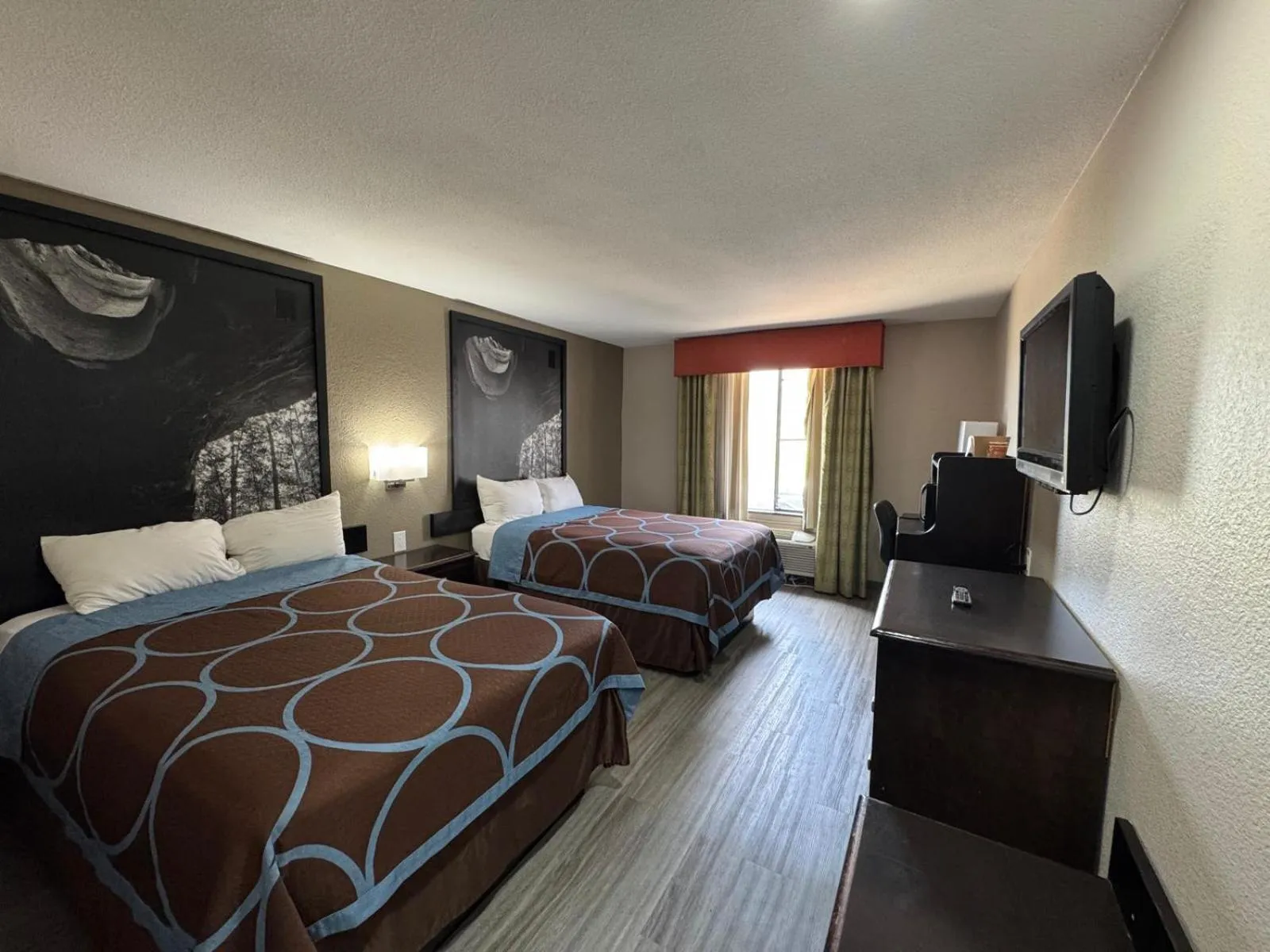 Bed in Texarkana Inn