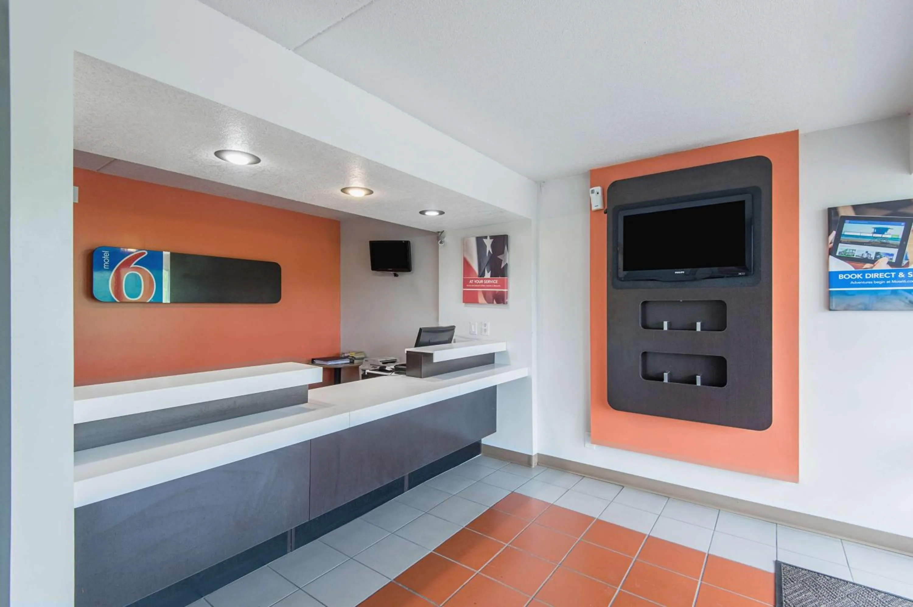 Coffee/tea facilities in Motel 6-Overland Park, KS