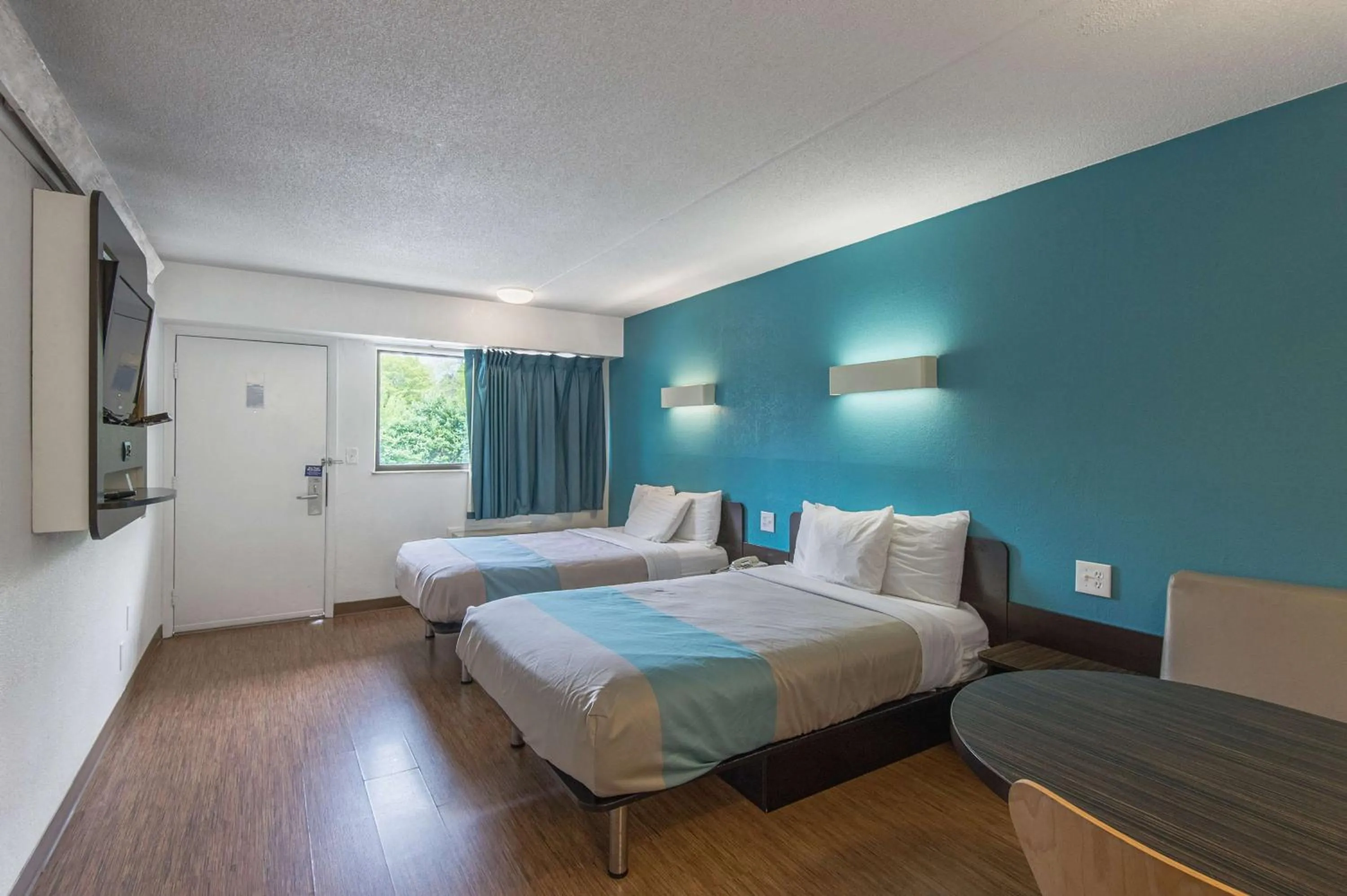 Bedroom, Bed in Motel 6-Overland Park, KS