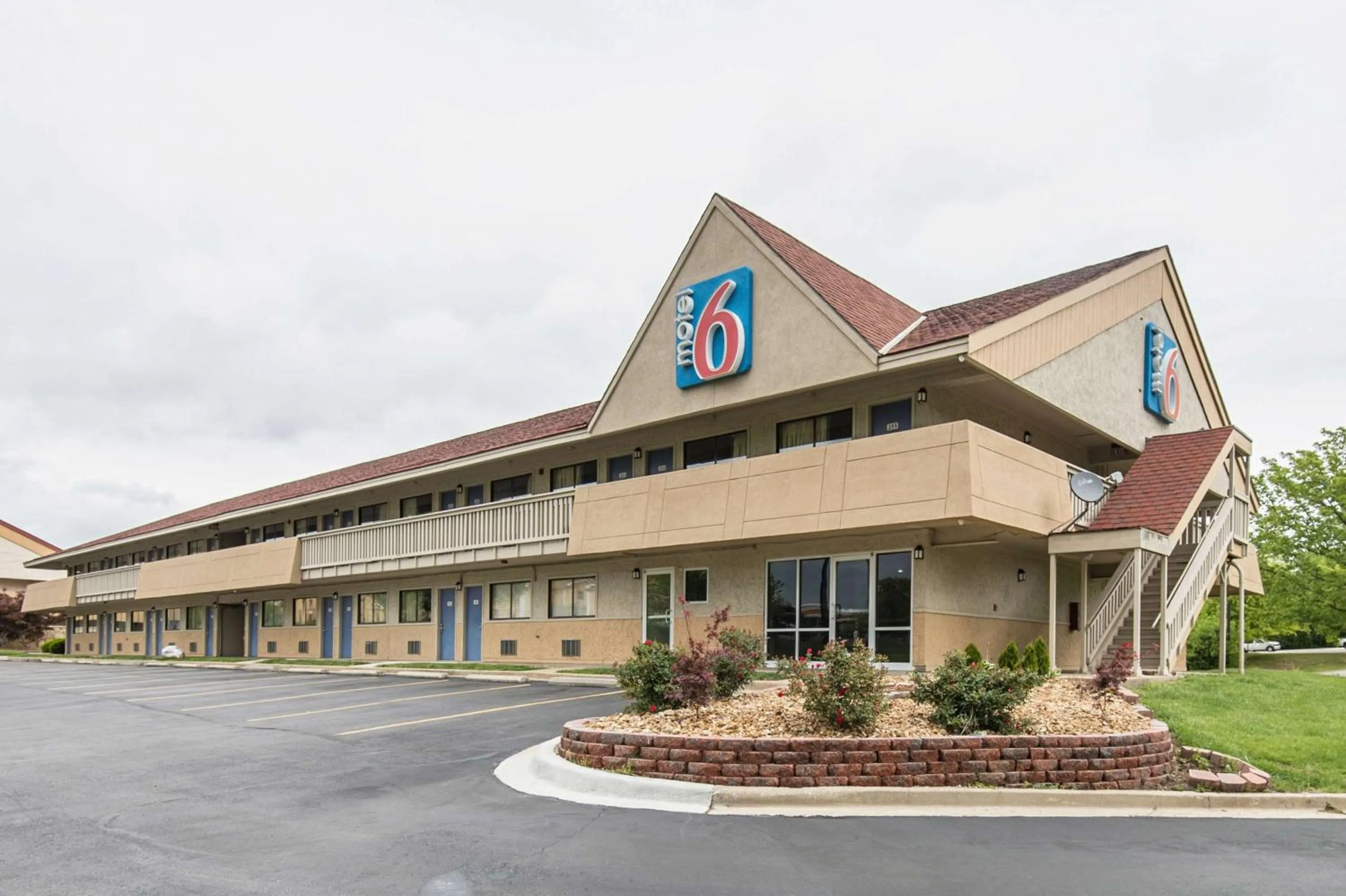 Coffee/tea facilities in Motel 6-Overland Park, KS