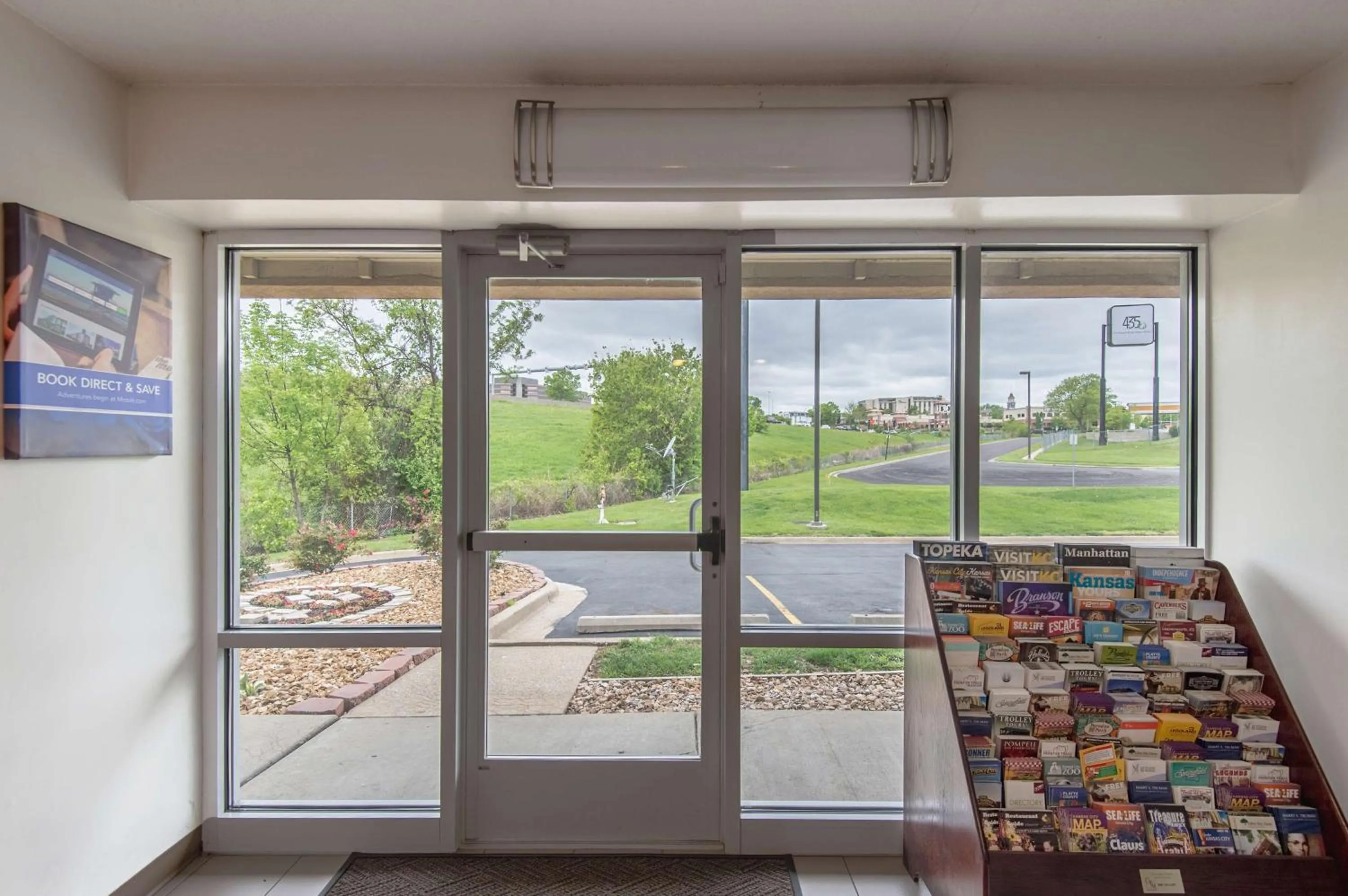 Coffee/tea facilities in Motel 6-Overland Park, KS