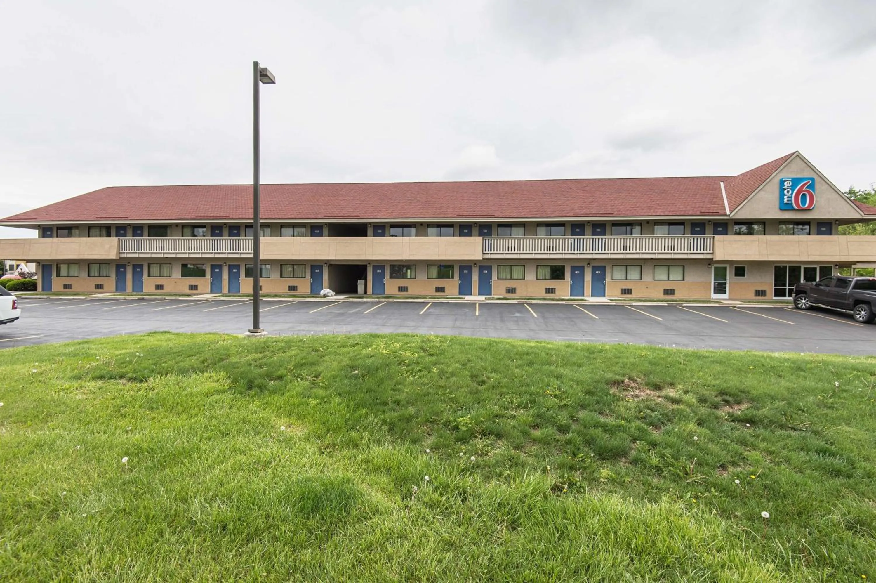 Coffee/tea facilities in Motel 6-Overland Park, KS