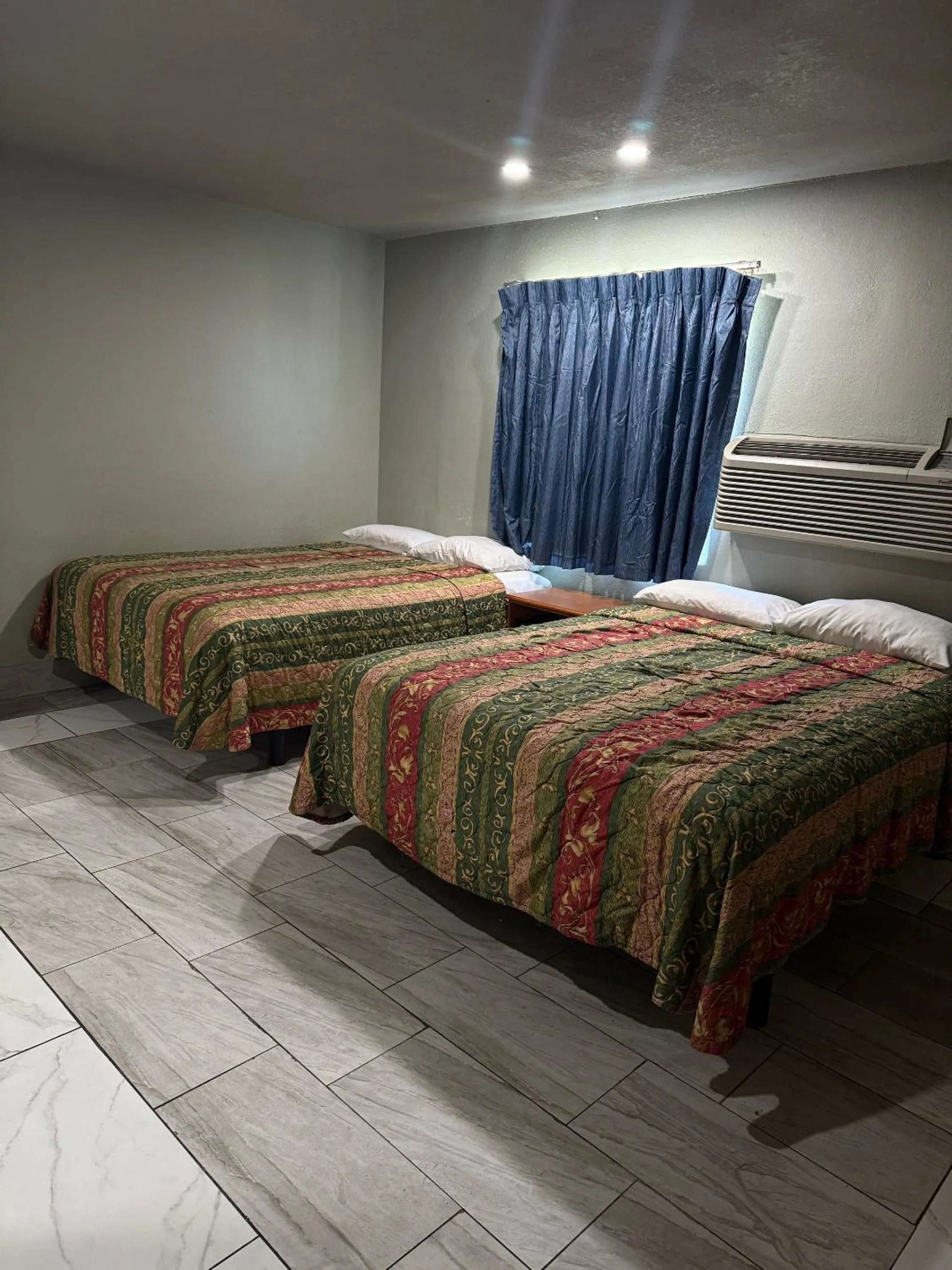 Bed in Apple Valley Motel
