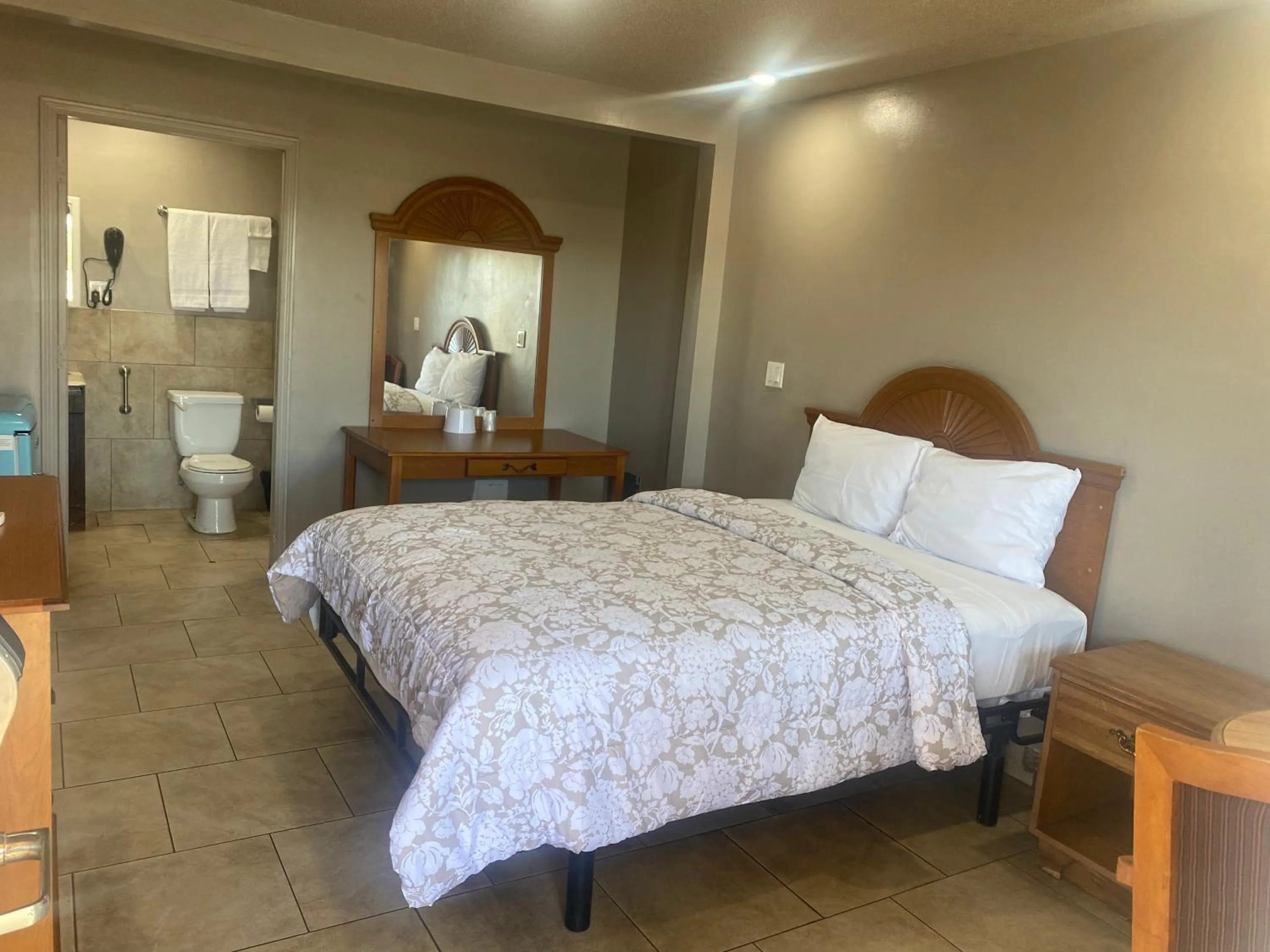 Bed in Apple Valley Motel