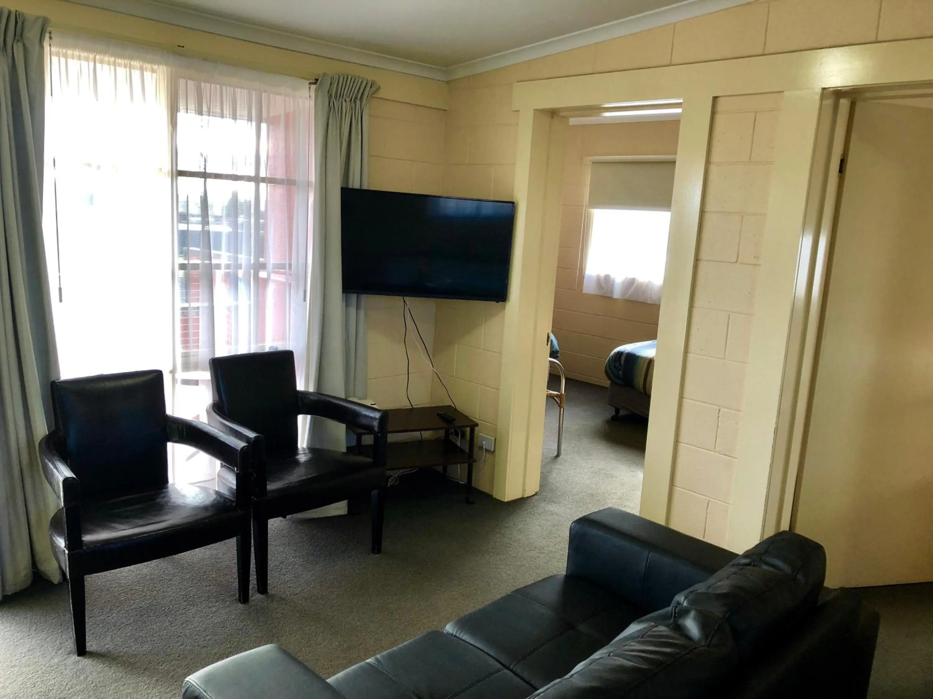 TV and multimedia in Sheffield Motor Inn