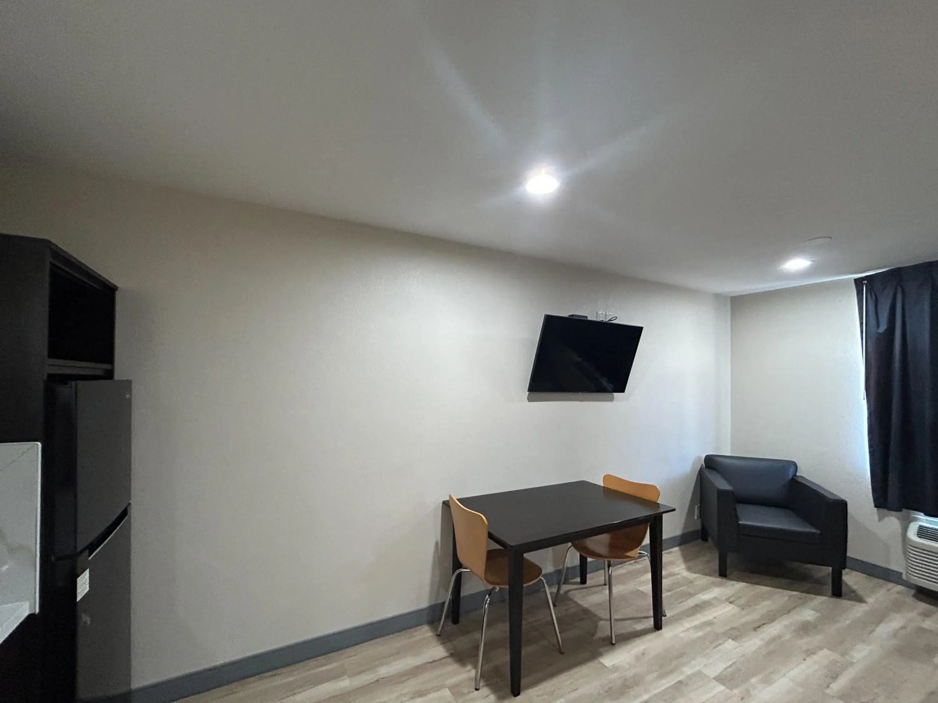 Photo of the whole room in Studio 6 Suites Cameron Park, CA Folsom