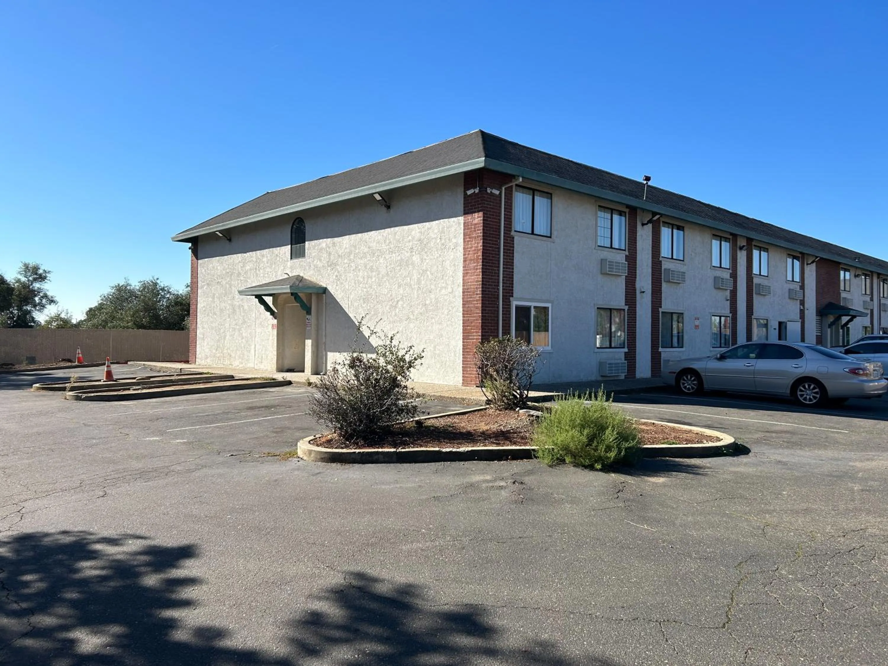 Property building in Studio 6 Suites Cameron Park, CA Folsom